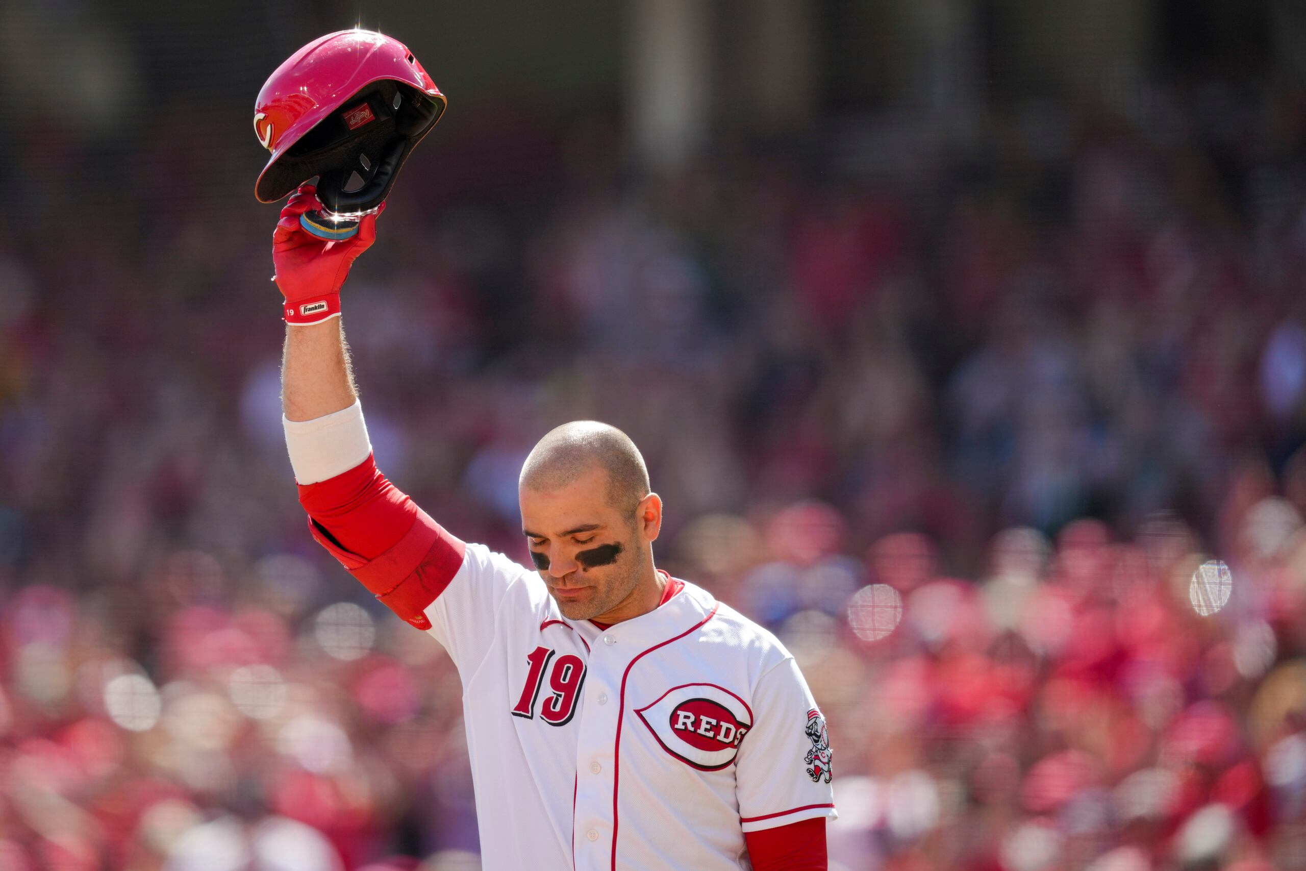 Joey Votto ha dicho que al finalizar la campaña evaluará si debe retirarse o intentar jugar un año más en las Mayores.