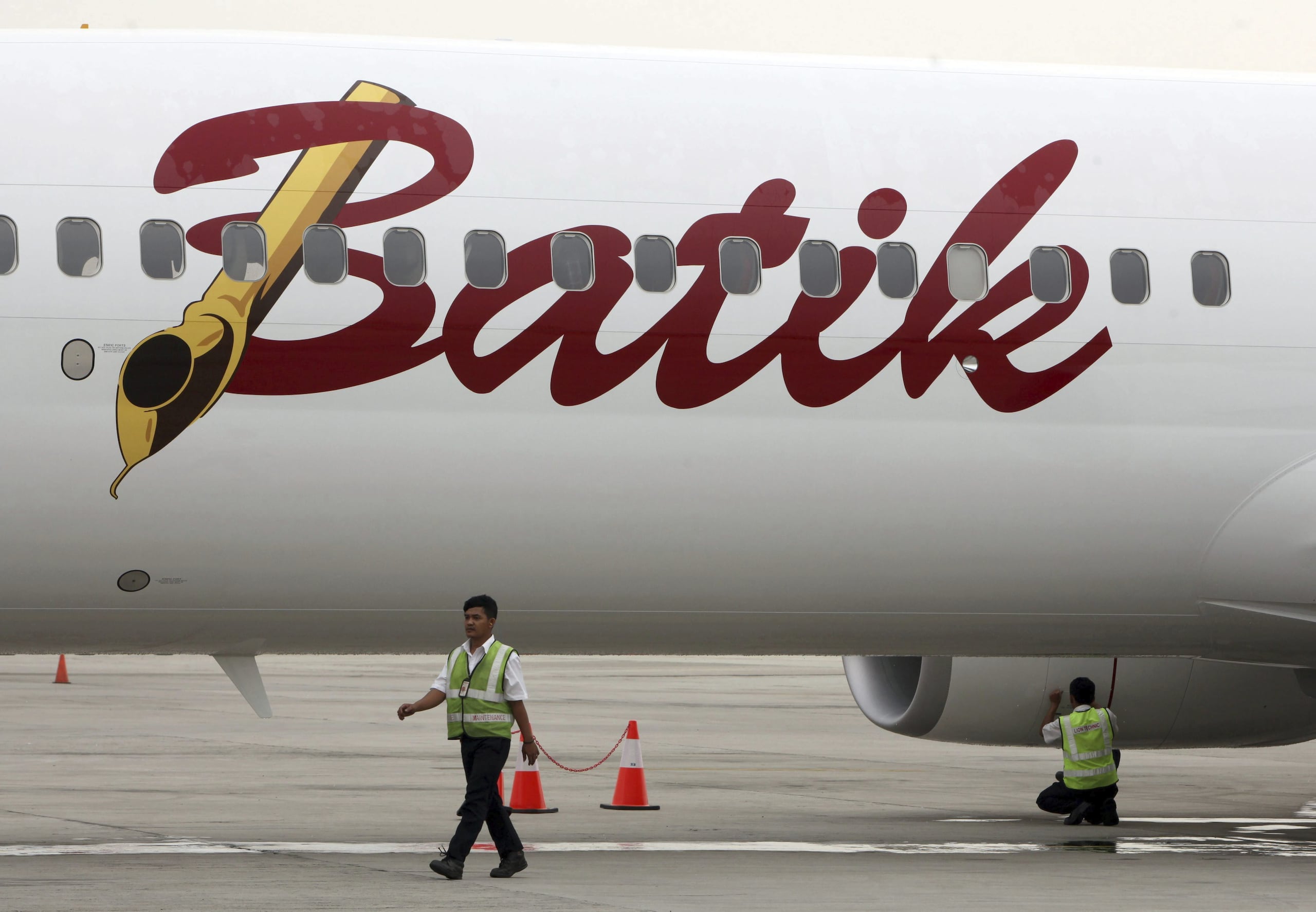 Según un informe del Comité Nacional de Seguridad en el Transporte de Indonesia, ni los 153 pasajeros ni los cuatro auxiliares de vuelo que iban a bordo del Airbus 320 de la aerolínea indonesia Batik Air sufrieron ningún tipo de daño.