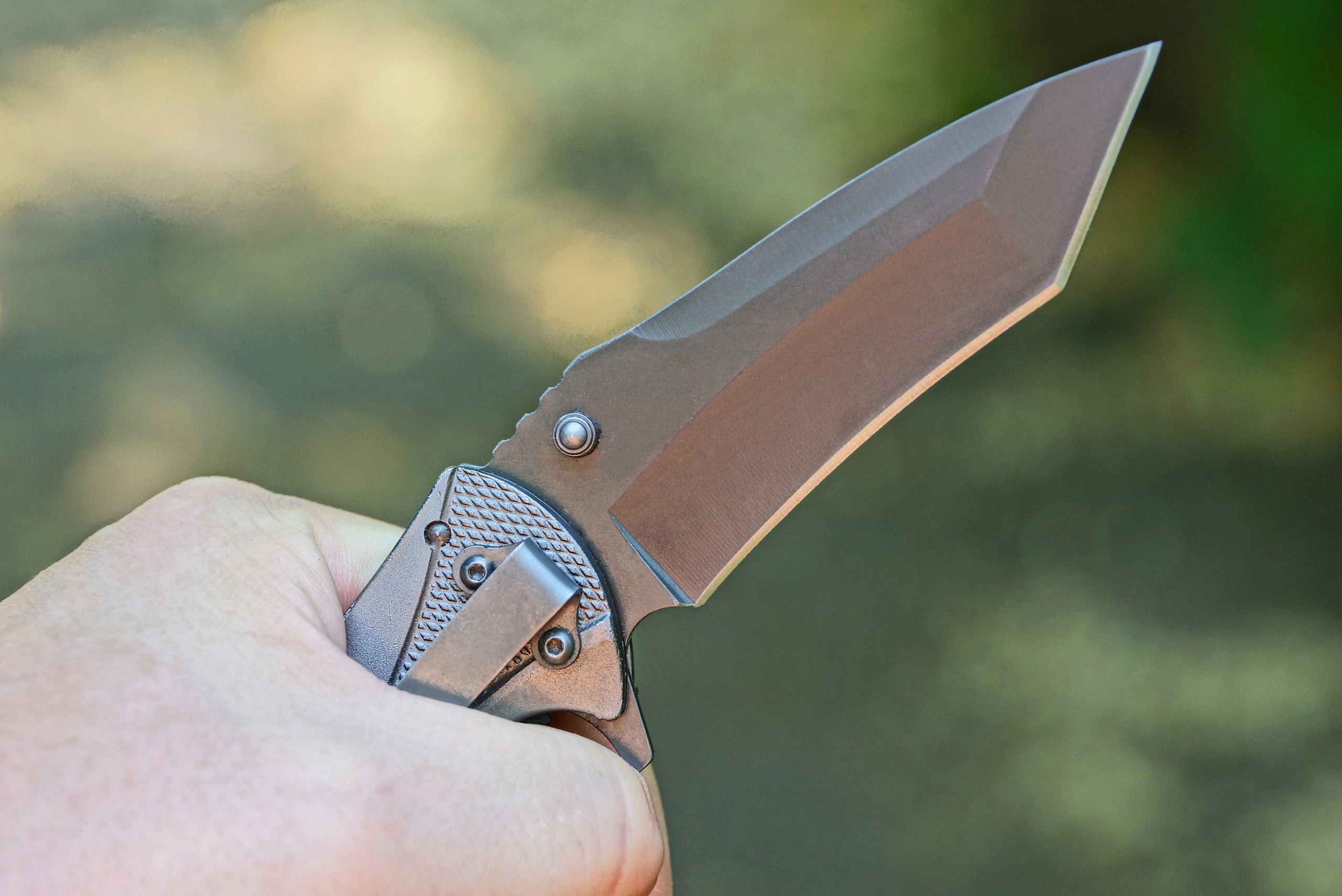 La asaltante estaba armada de un cuchillo. (Archivo)