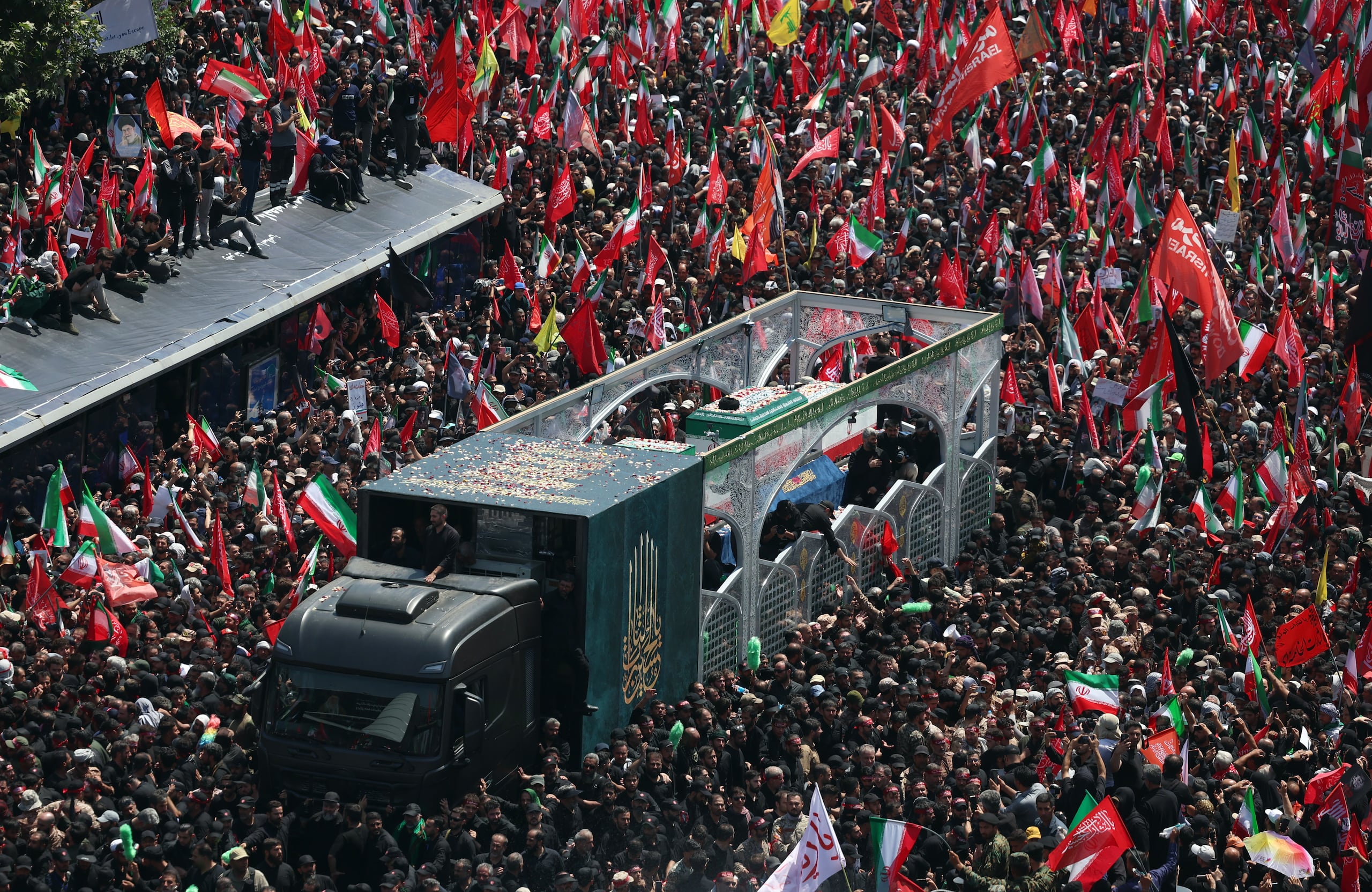 Jameneí será enterrado finalmente el jueves en su ciudad natal de Mashad.