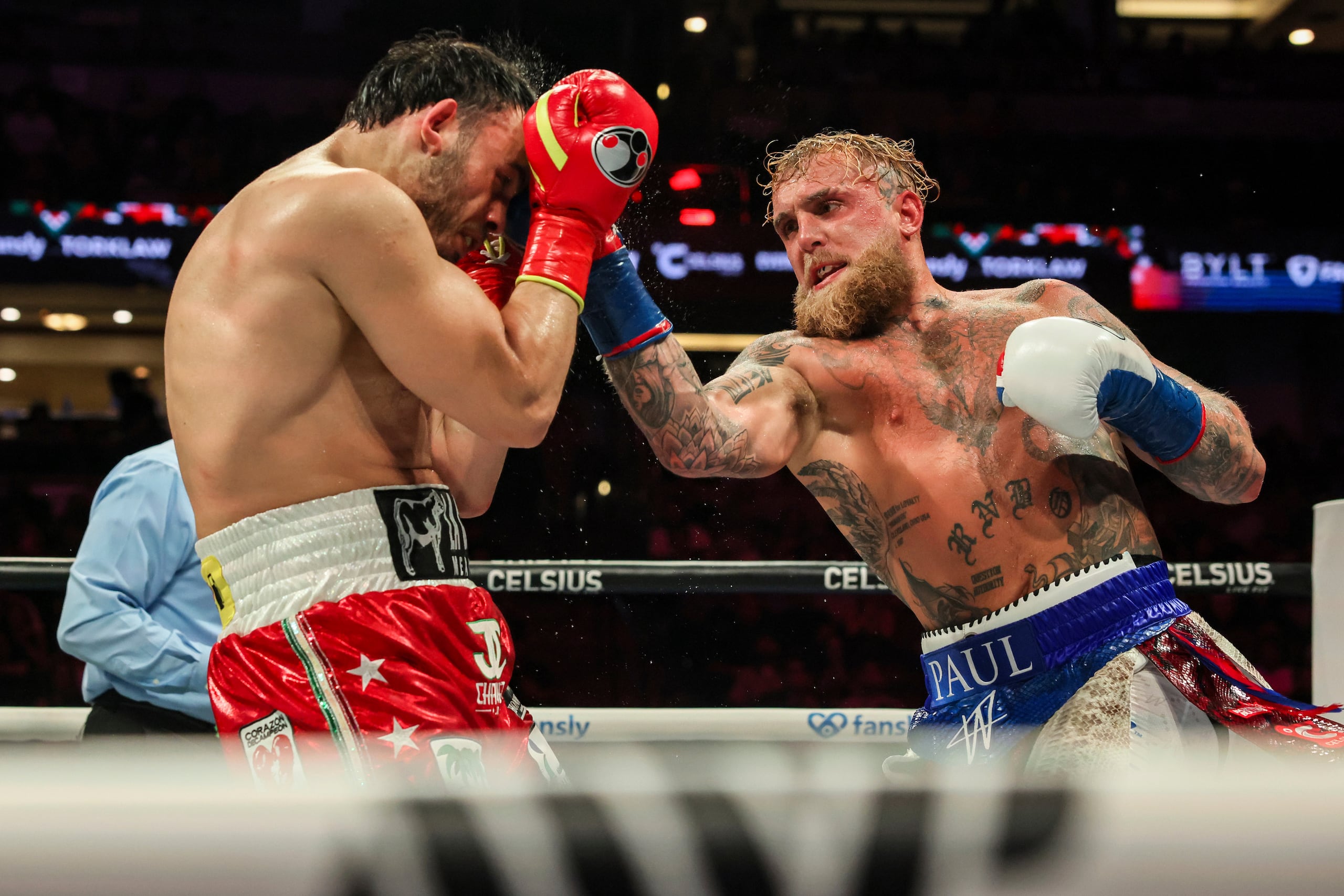Julio César Chávez Jr. perdió ante el YouTuber convertido en boxeador Jake Paul en Anaheim, California.