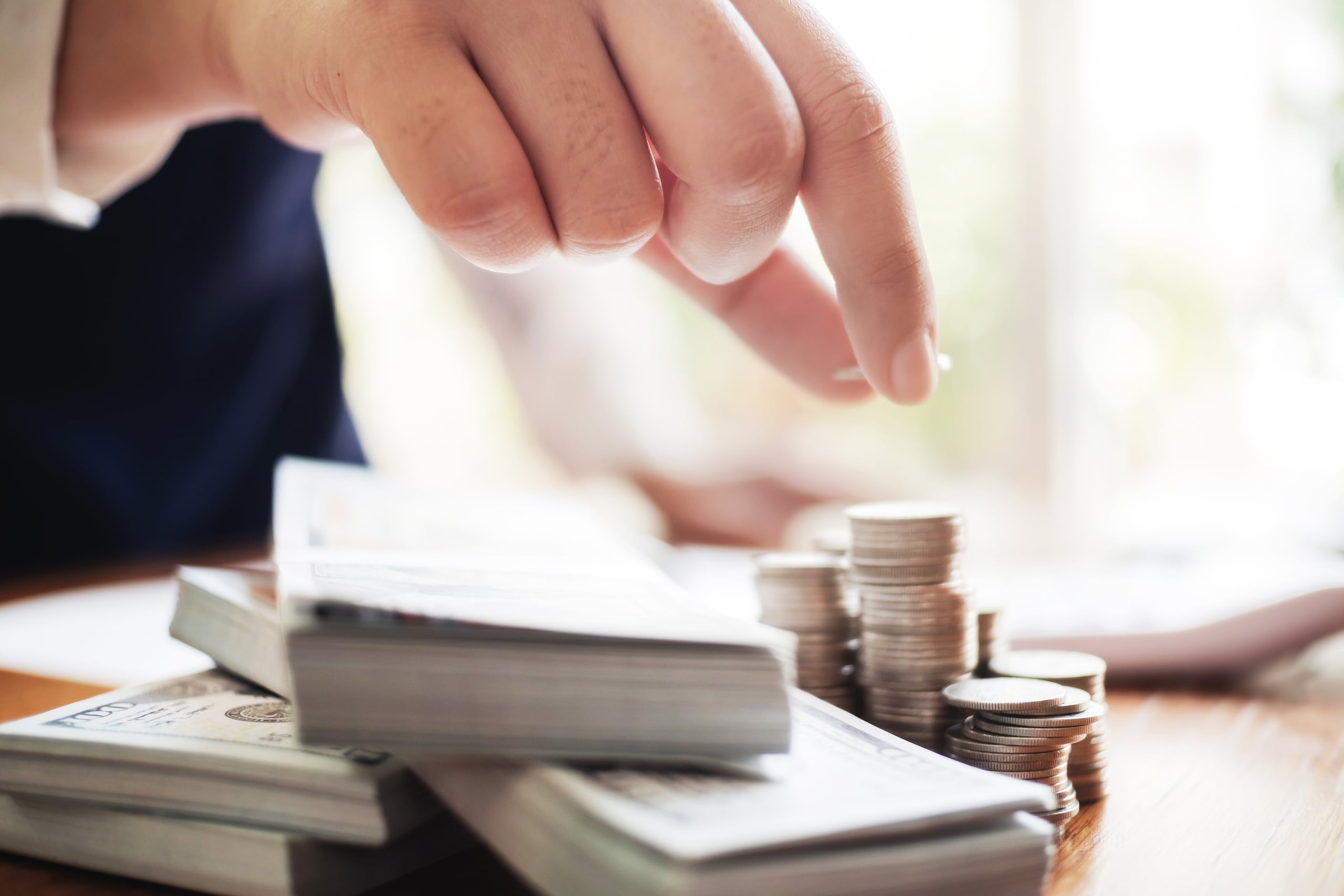 La diferencia demuestra cómo elegir el lugar correcto para guardar tus ahorros puede ayudar a proteger su valor frente al aumento del costo de vida.