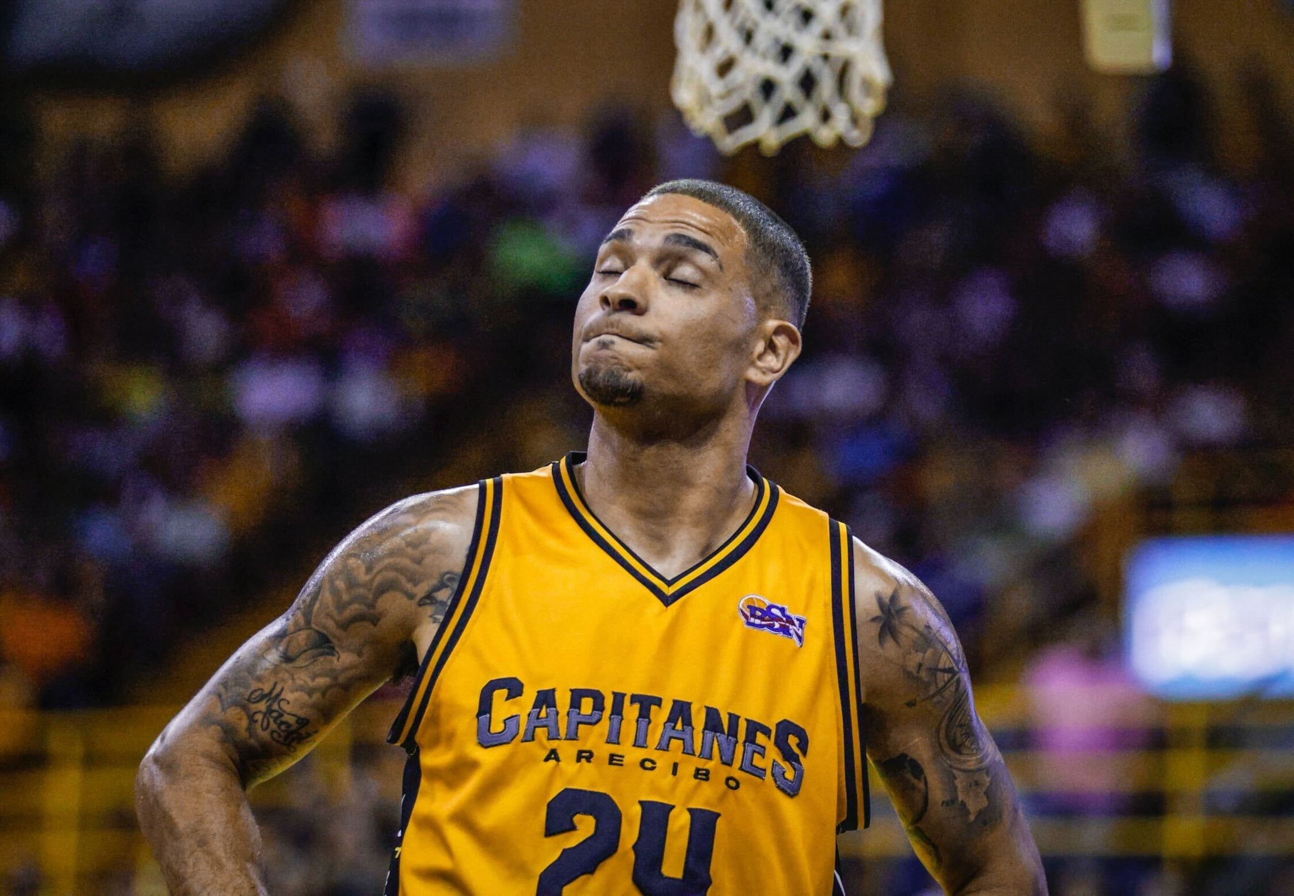 Jonathan Rodríguez, capitán de los Capitanes de Arecibo, durante el séptimo juego de los cuartos de final del BSN contra los Osos de Manatí.