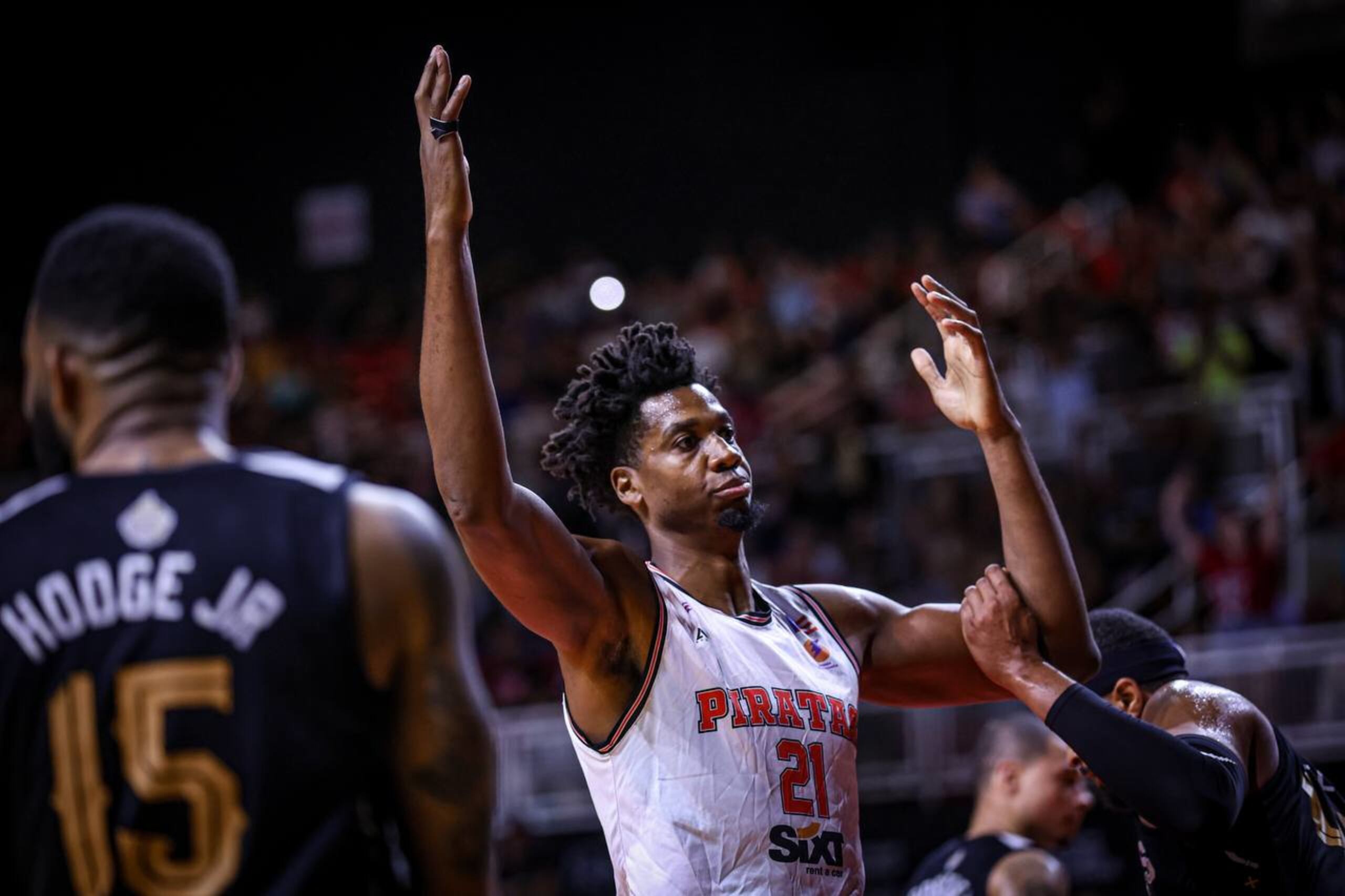 Hassam Whiteside fue expulsado