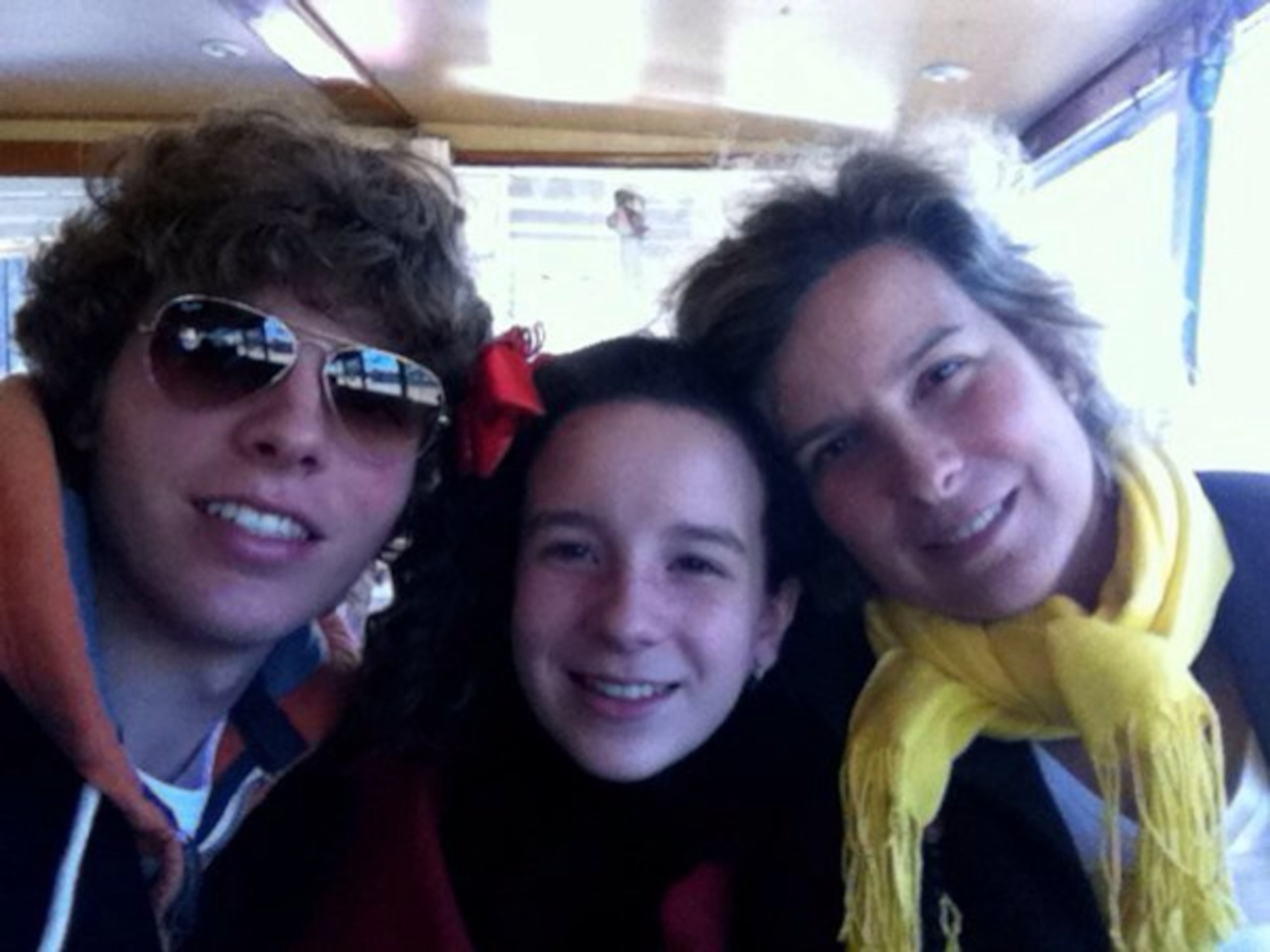 Zorimar Betancourt, a la izquierda junto a sus hijos Stefano y Anna, destaca cuánto logró su primogénito a tan corta edad.