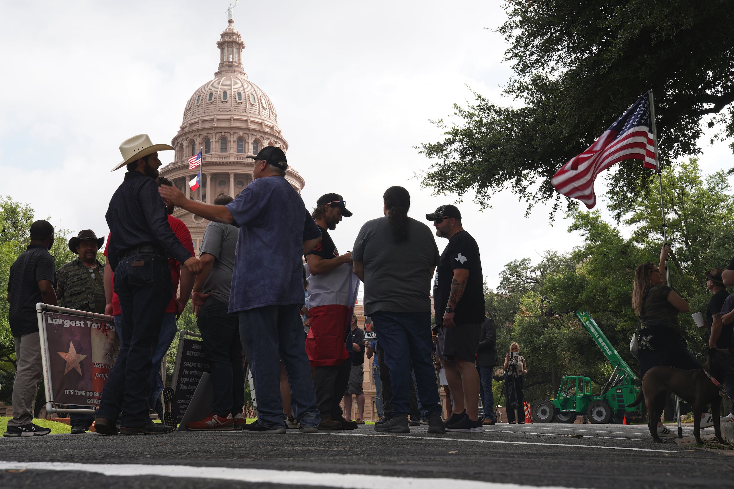 La amenaza a los legisladores en Texas llega el mismo día que dos congresistas estatales de Minesota, al norte del país, fueron atacados en sus hogares.