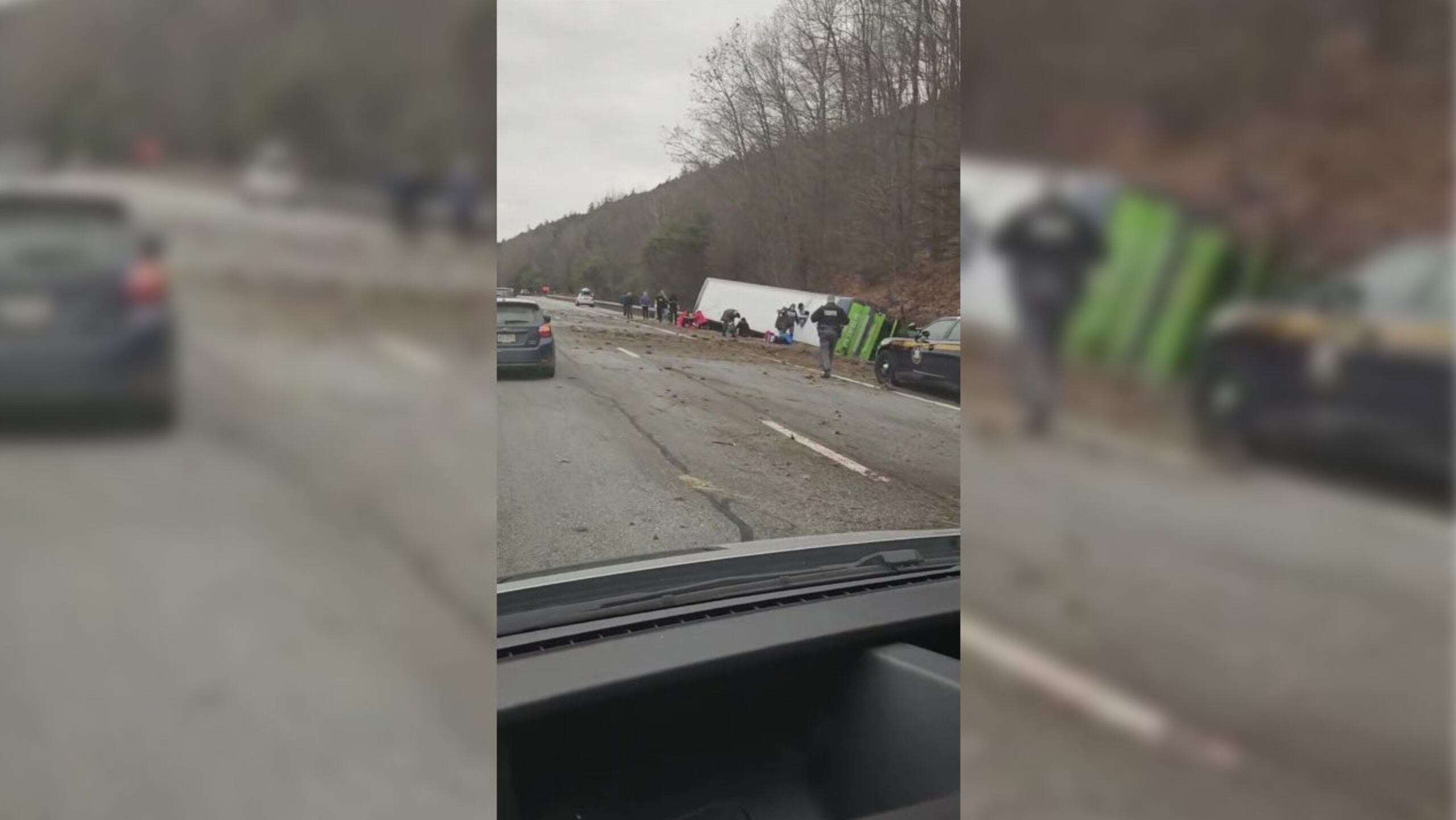 La policía estatal pidió la cooperación de los testigos del accidente, o que hubieran grabado al autobús, para ayudar en la investigación.
