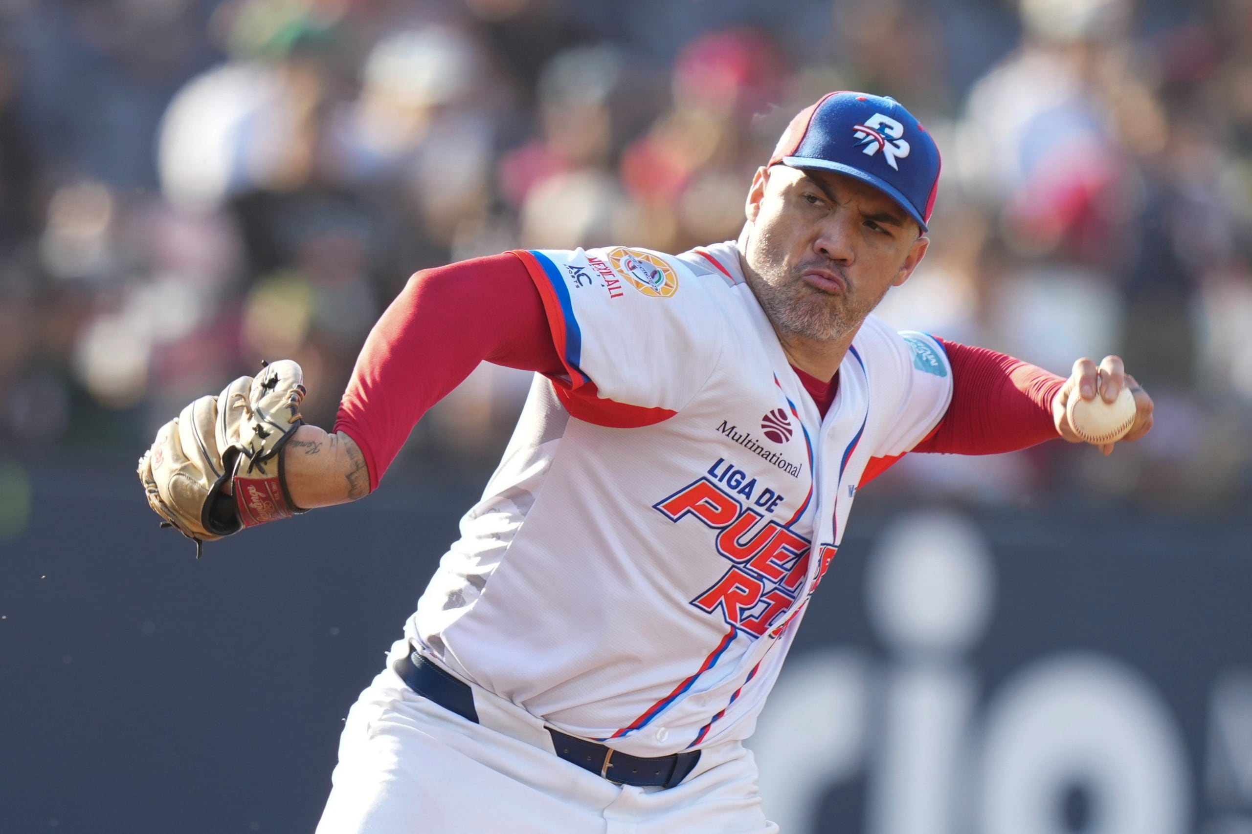 Héctor Santiago aparece aquí lanzando en la Serie del Caribe posterior a que se conociera que será suspendido en la Doble A debido a un caso de dopaje.