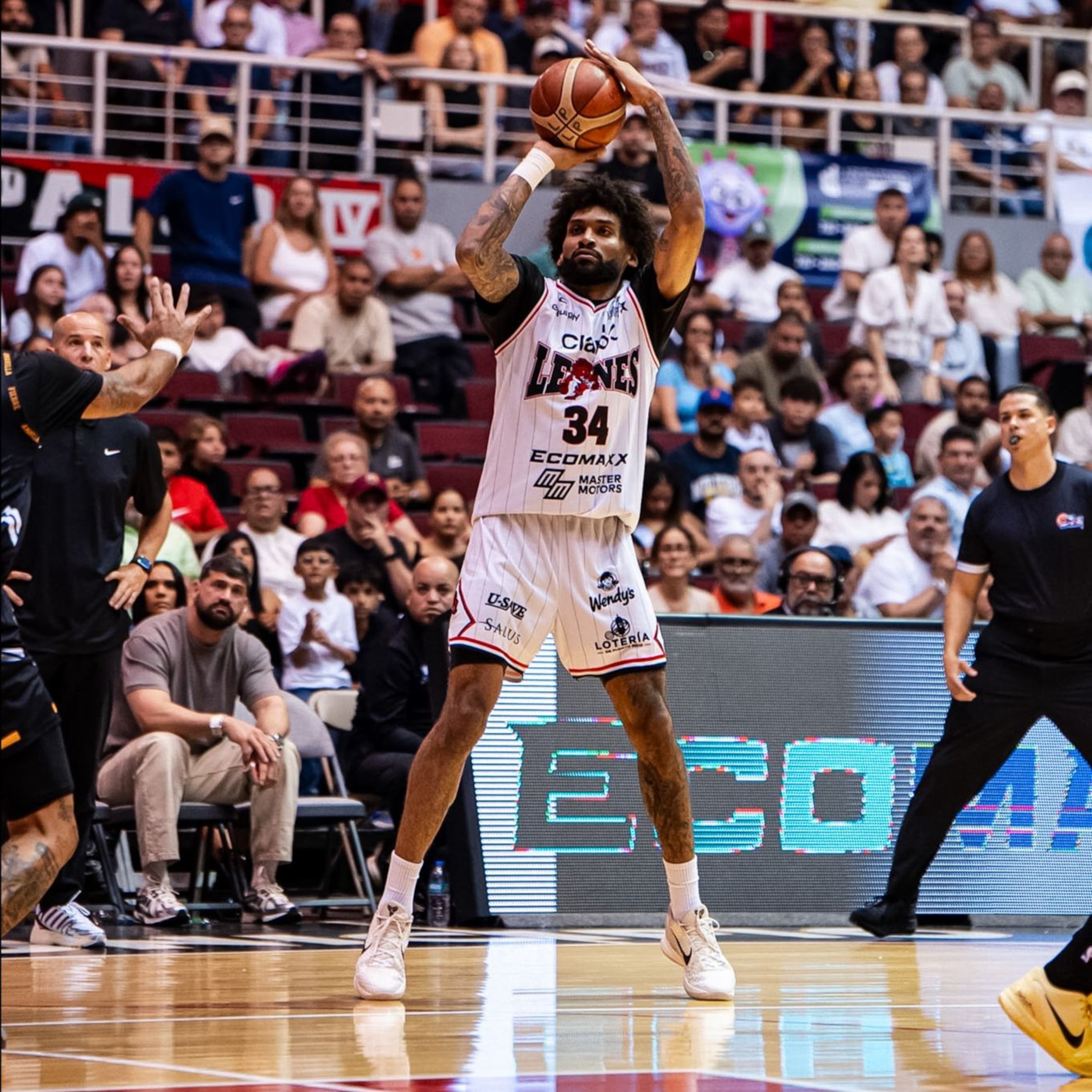 Jordan Murphy lideró la ofensiva de los Leones con 31 puntos.
