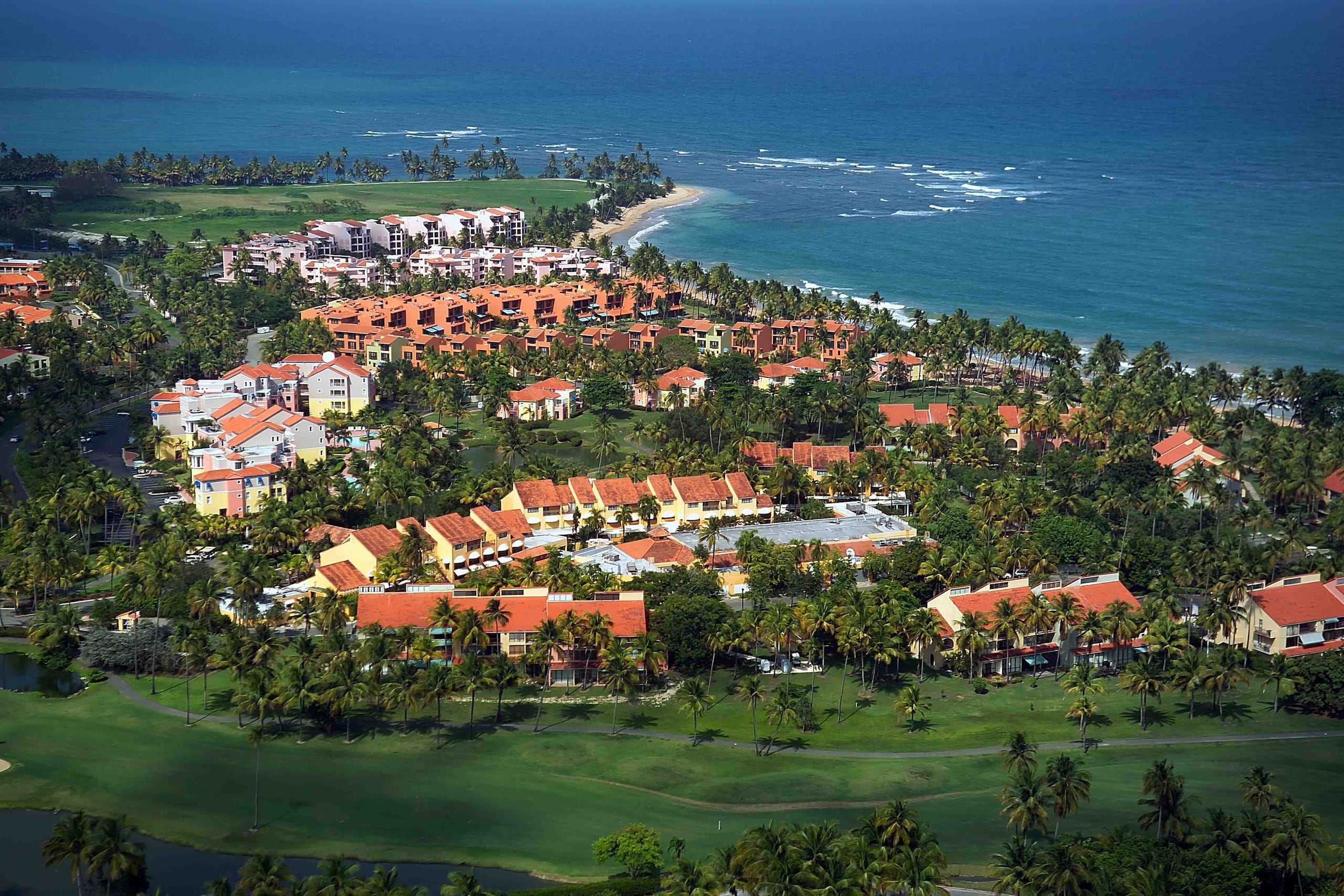 Gran parte de la actividad económica en este complejo de vivienda se debe al turismo. (GFR Media)