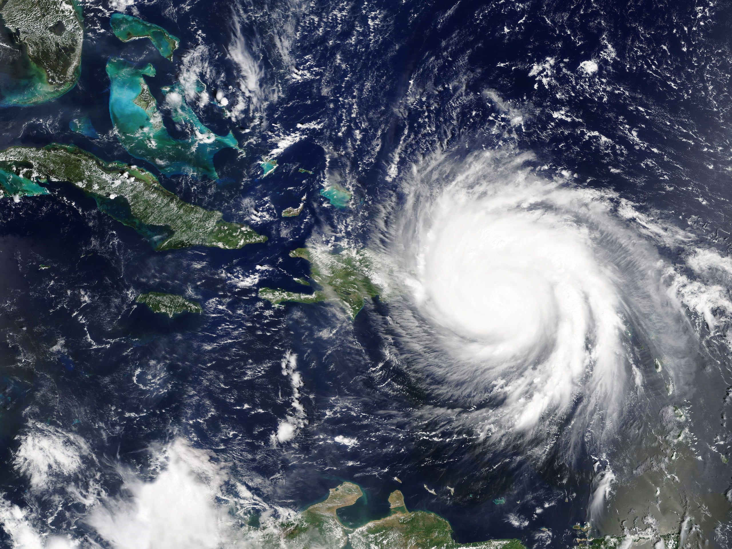 Para la temporada de huracanes de este año, la NOAA ha pronosticado de 17 a 25 tormentas con vientos de 39 millas por hora o superiores, de ocho a trece se convertirían en huracanes, y de estos, cuatro a siete podrían ser huracanes entre las categorías 3 a 5.