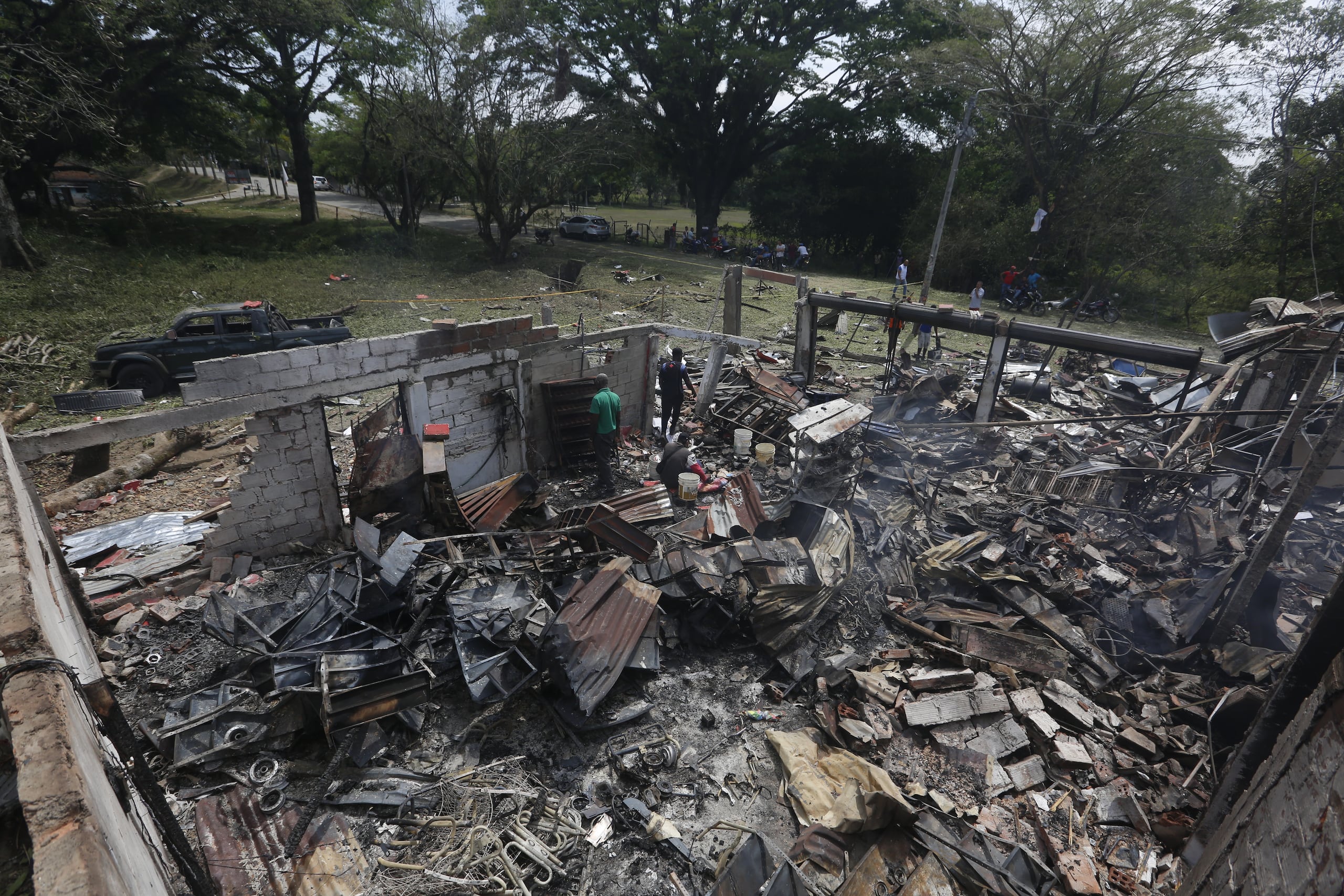 El carro bomba estalló a unos 50 metros de la estación policial de Timba, un pueblo ubicado en el municipio de Buenos Aires, en la region del Cauca en Colombia.
