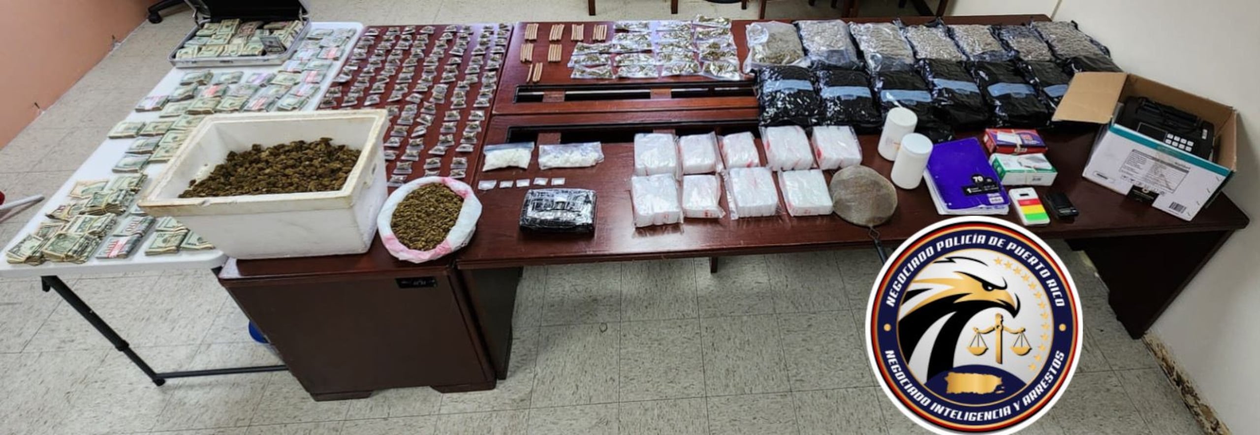 Agentes del Negociado de Inteligencia y Arrestos, arrestaron a un presunto miembro de una organización criminal tras ocupar en un allanamiento más de 14 libras de marihuana, sobre 1 kilo de cocaína y más de $79,000,00 en efectivo.