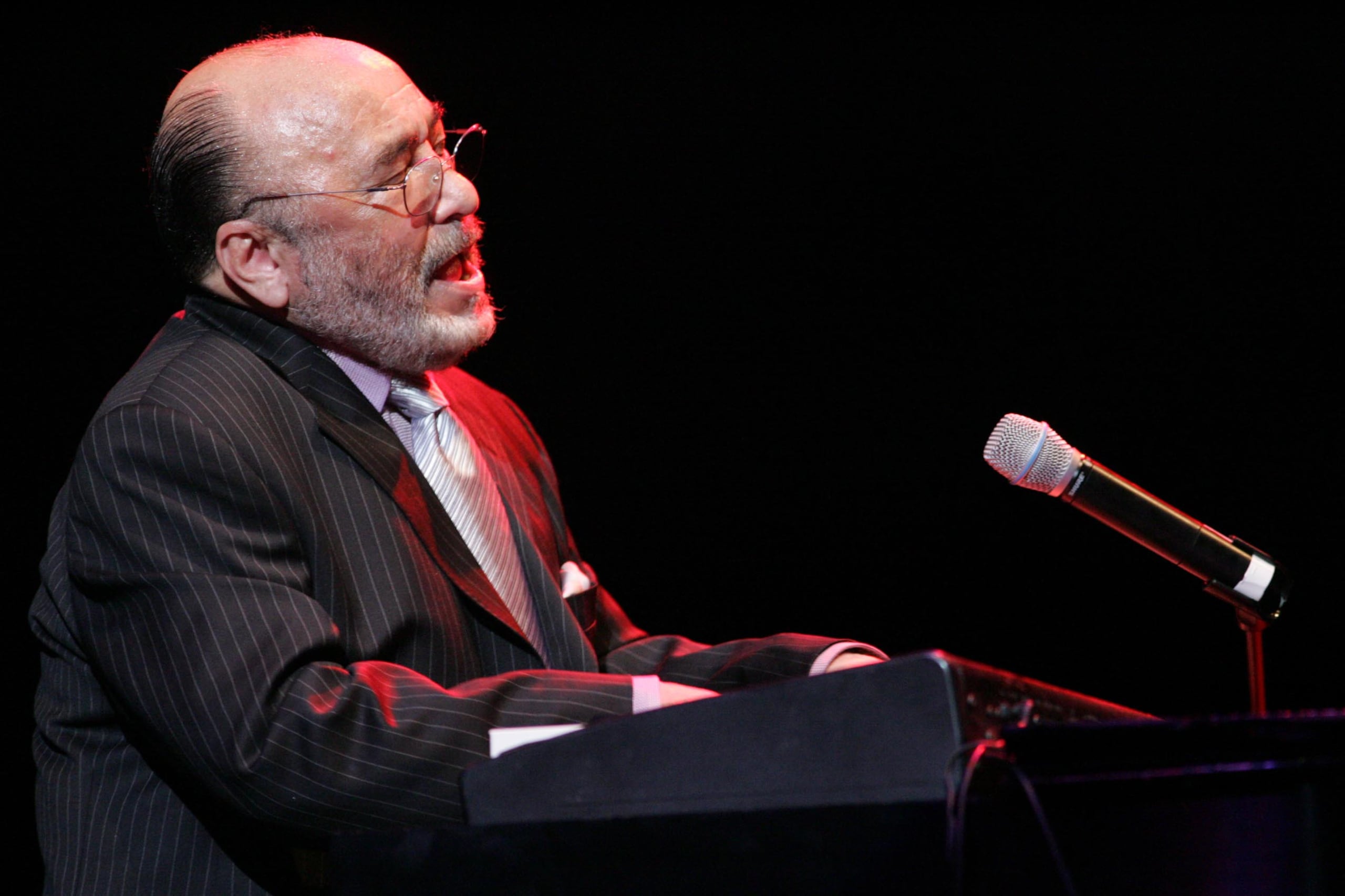 Eddie Palmieri fue el primer latino en ganar un Grammy, en 1975.
