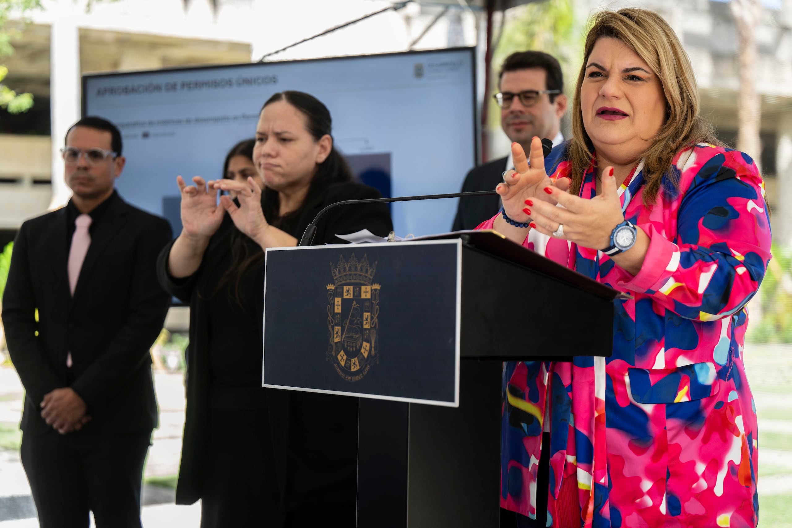 González aseguró que ya el DDEC ha aprobado 2,550 Permisos Únicos más en comparación con enero de 2024, que solamente fueron 953.