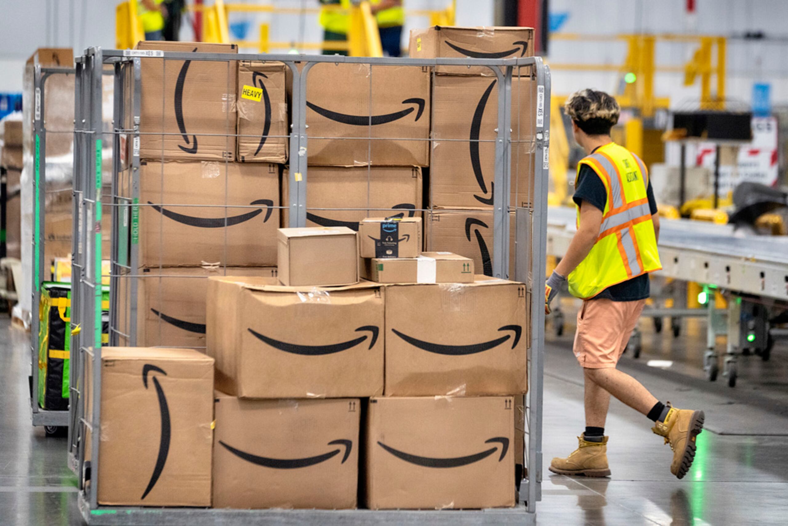 La estación de entrega DAX7 de Amazon durante el evento anual Prime Day de Amazon el 16 de julio de 2024 en South Gate, California.
