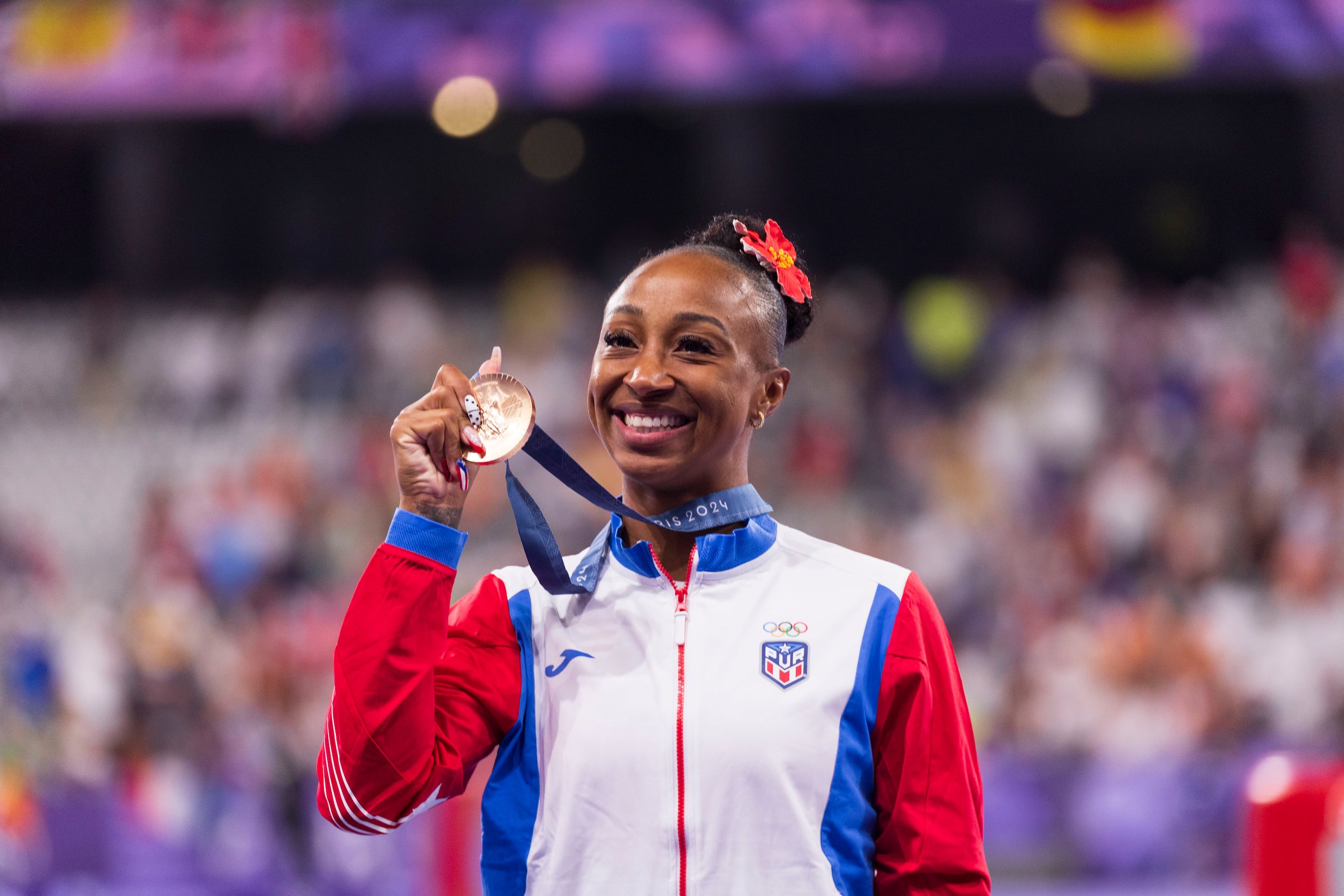 Jasmine Camacho-Quinn con su medalla de bronce en París 2024.