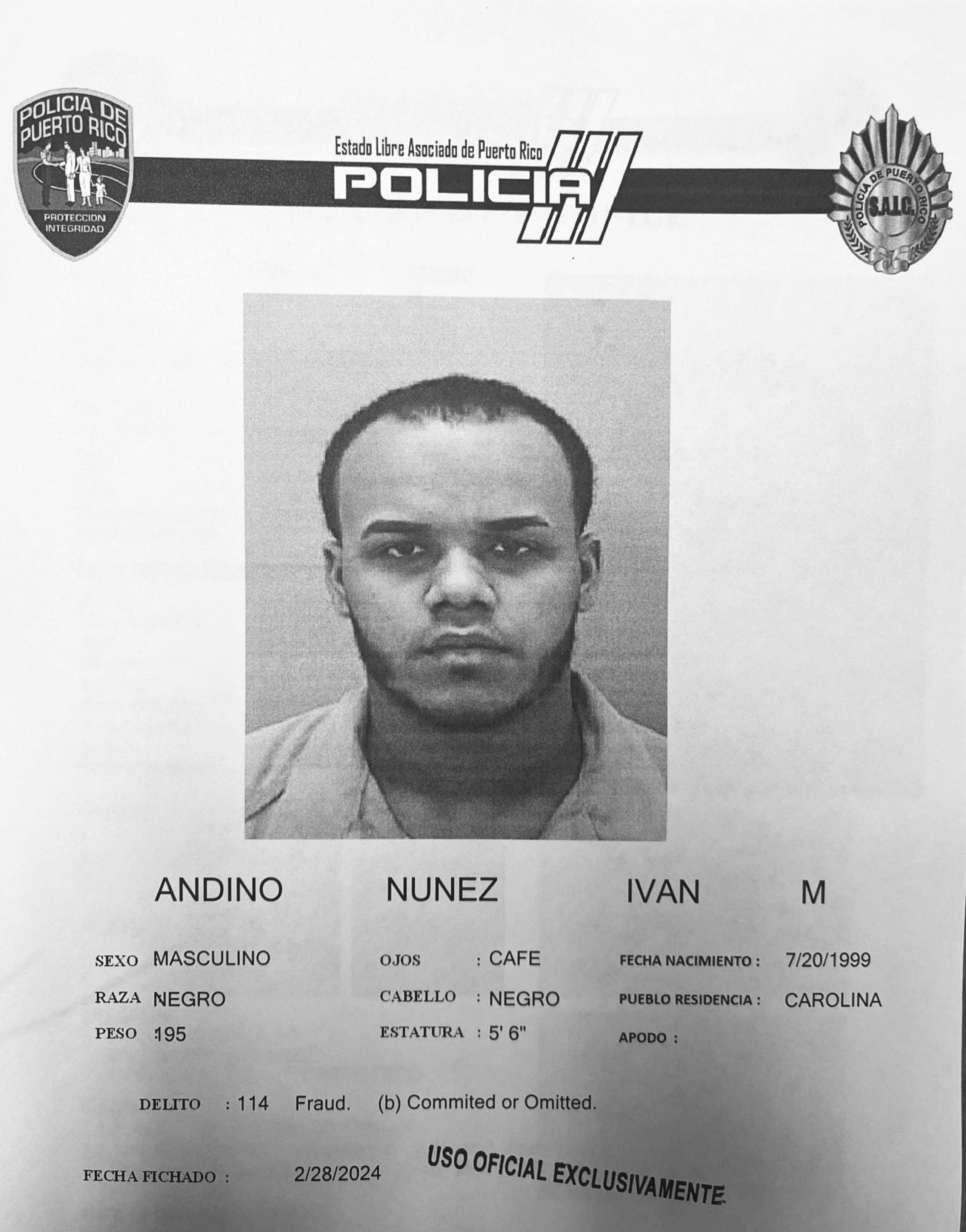 Iván M. Andino Núñez fue acusado por fraude al intentar cambiar cheques falsificados a nombre de una empresa en varias sucursales bancarias.