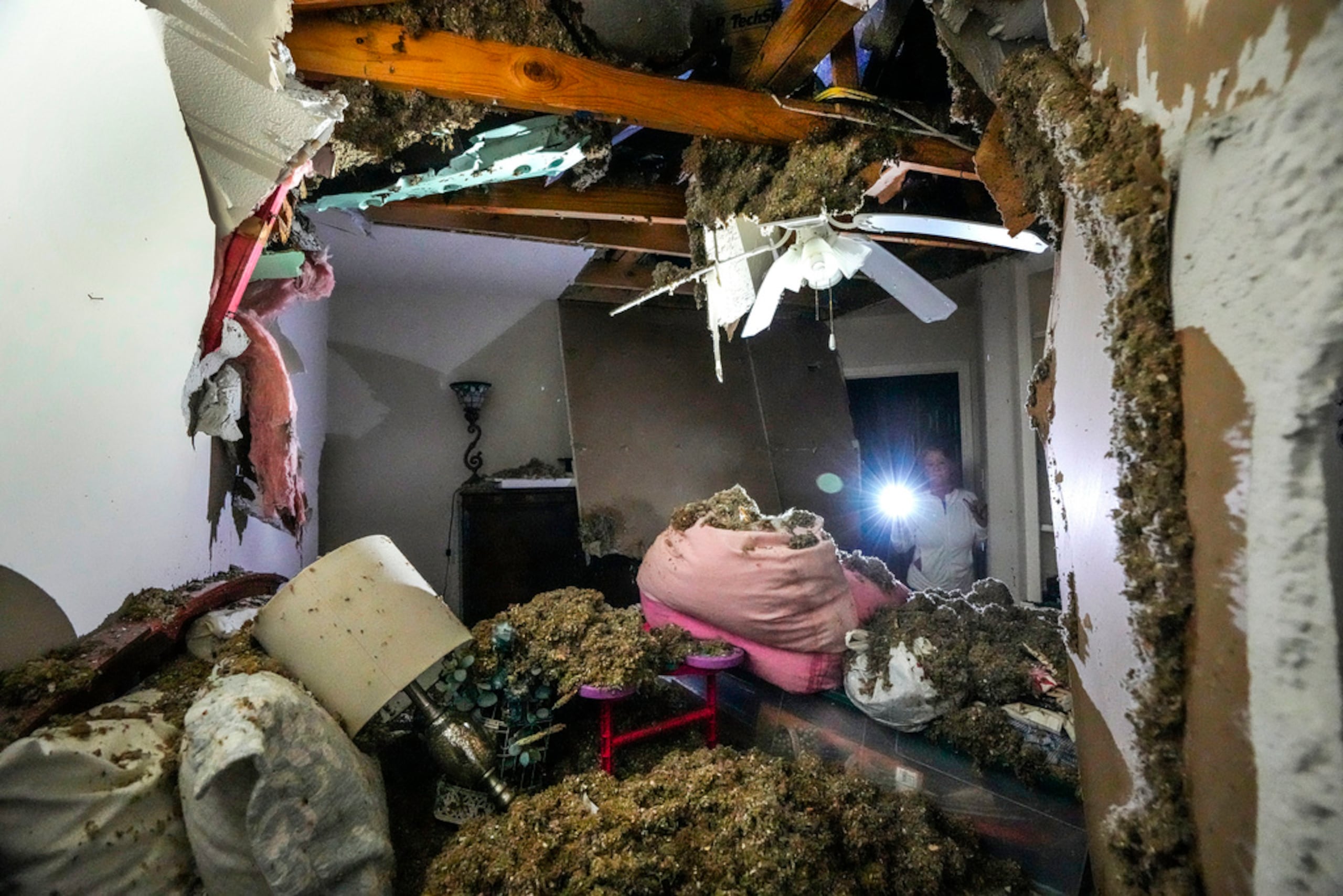 Daños en una residencia en Spring, Texas.