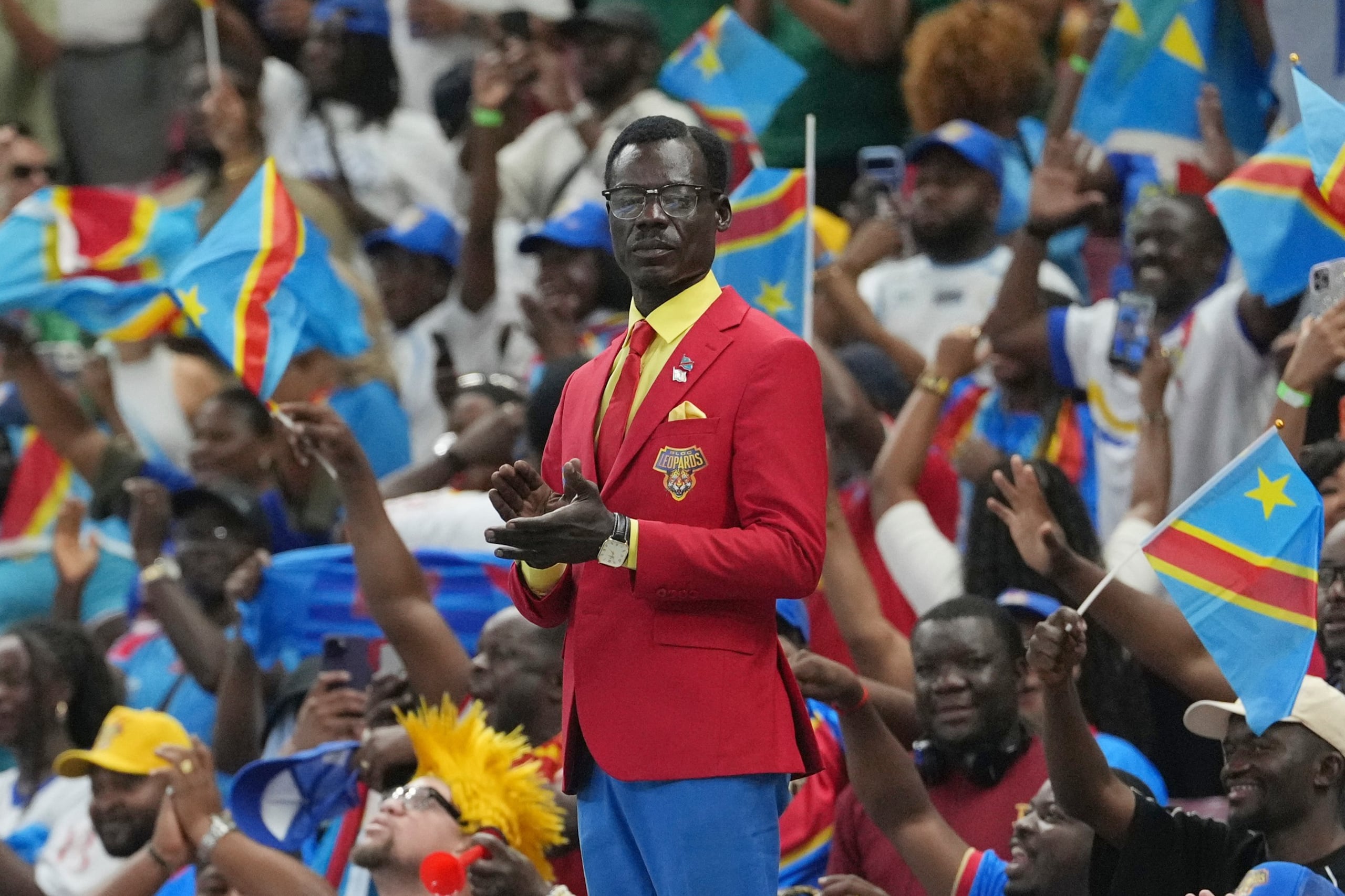 Michel Nkuka Mboladinga recrea la figura del ex primer ministro del Congo, Patrice Lumumba.