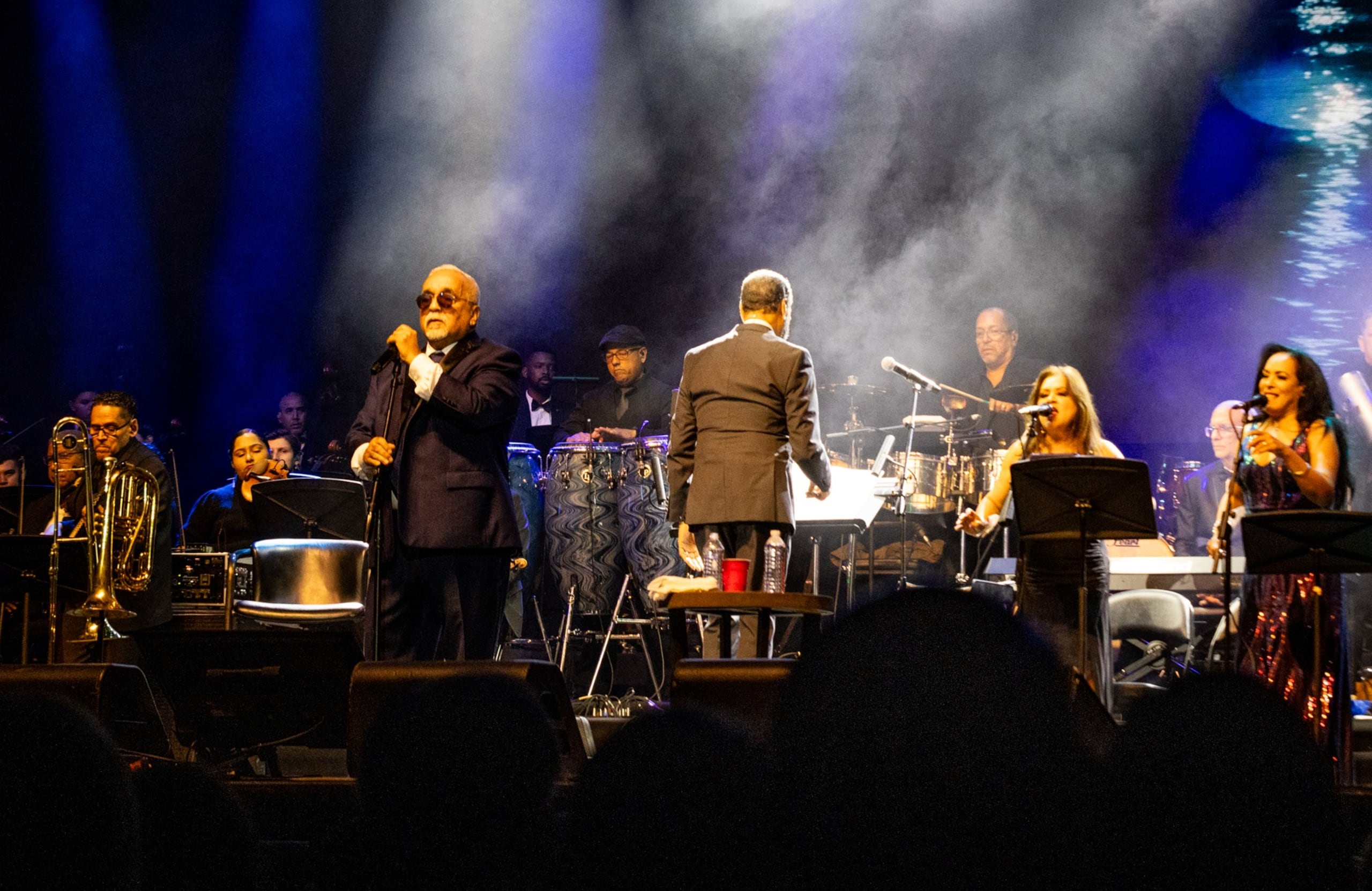 Durante el show de Willie Colón, la Orquesta Filarmónica de Puerto Rico estuvo dirigida por el maestro Ángel “Cucco” Peña.