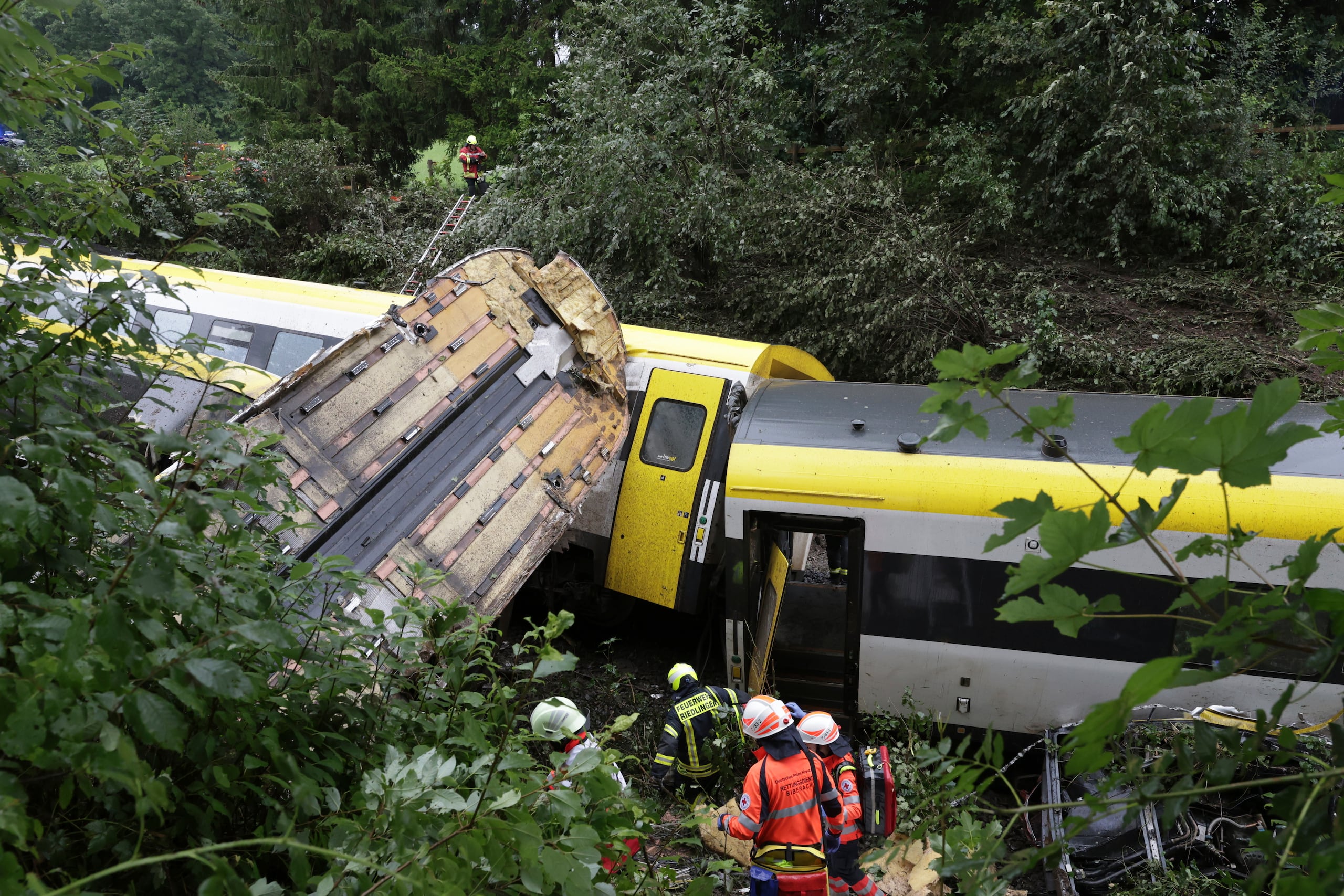 Aproximadamente 100 personas estaban a bordo del tren en el momento del accidente.