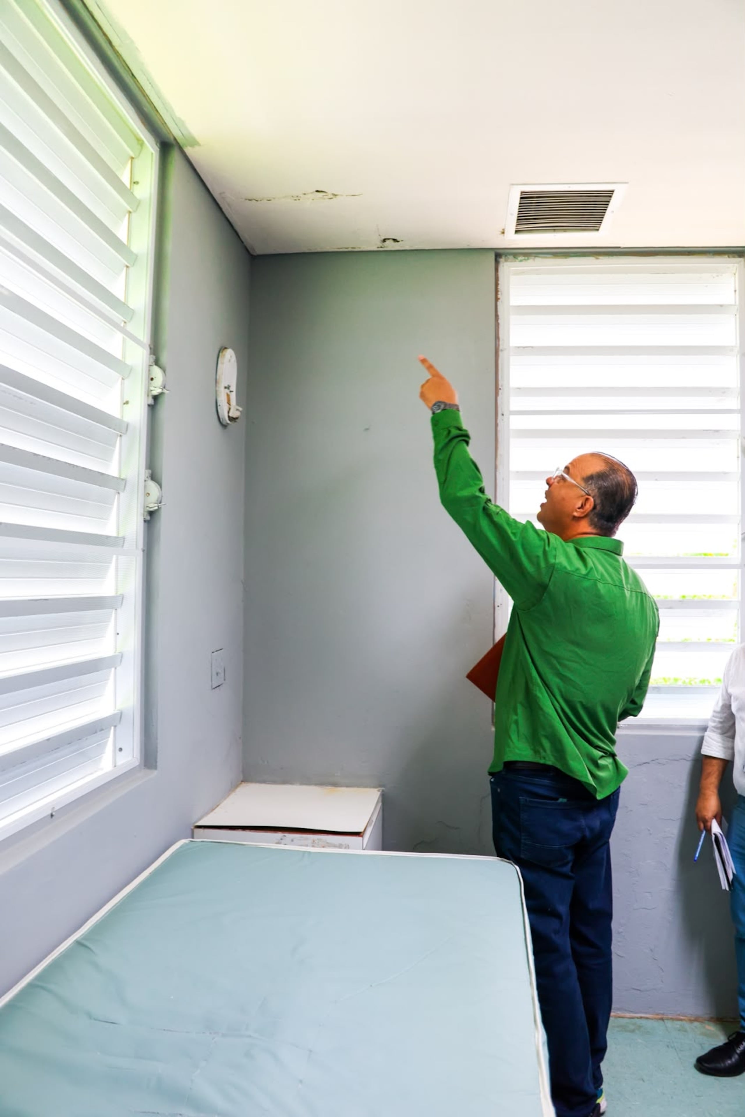 El senador Juan Oscar Morales encontró varias deficiencias durante su inspección ocular al residencial de varones de Assmca en San Juan.