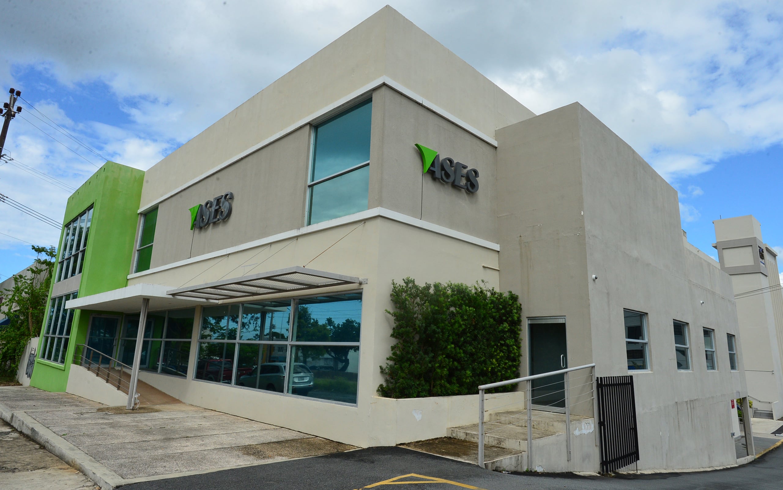 La agencia tiene 10 plazas disponibles en la agencia.