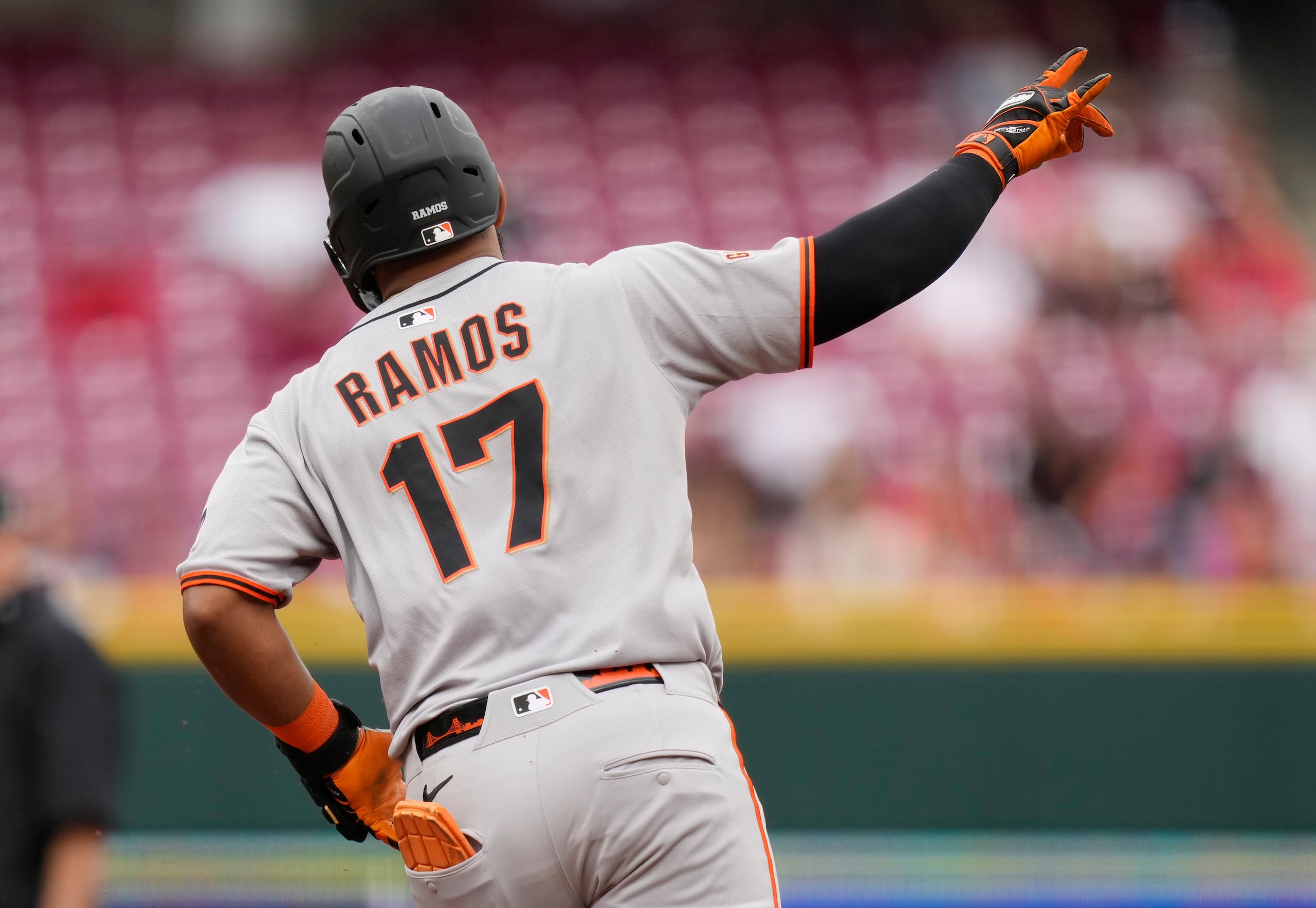 Heliot Ramos pegó un cuadrangular ante los Reds.