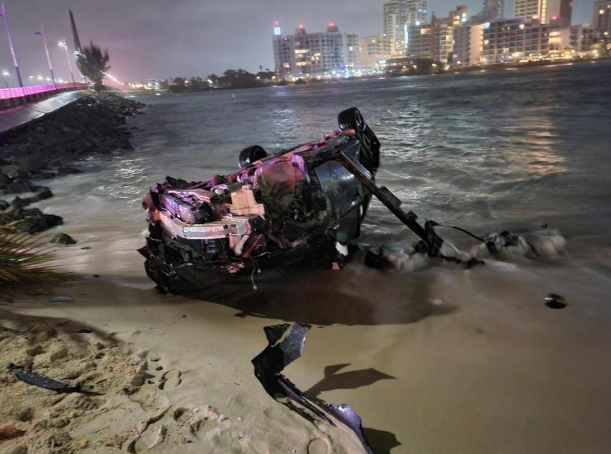 Las autoridades no descartan que el vehículo fuera conducido a exceso de velocidad.