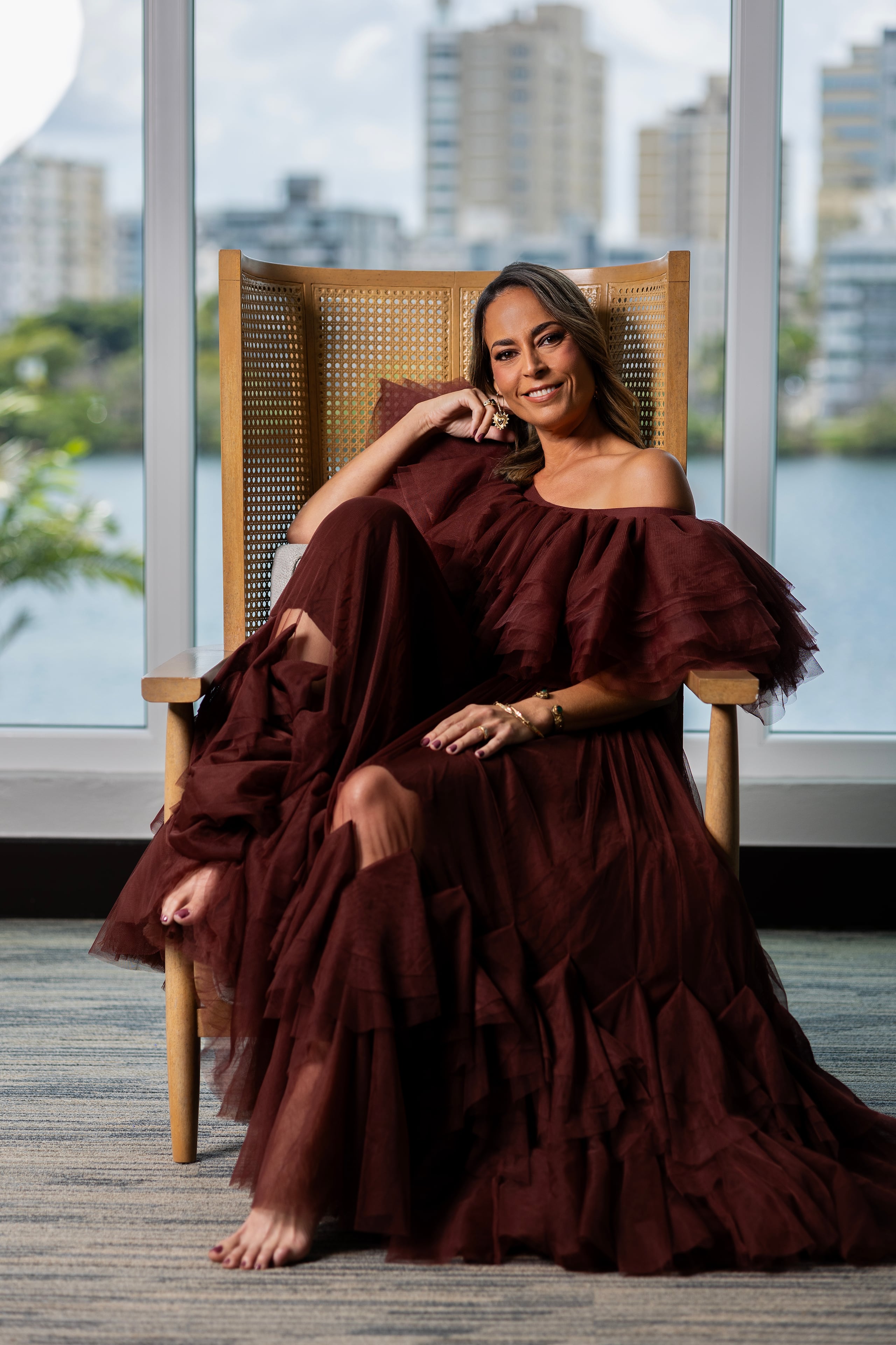 Josie Edmée Arroyo, sexóloga y educadora, certificada en salud sexual y menopausia. Créditos: Lugar: Hilton Garden Inn San Juan, Condado / 787-723-2000; top y falda: Beamina, San Patricio Plaza
makeup artist: Yash Ayala / @yashayala.