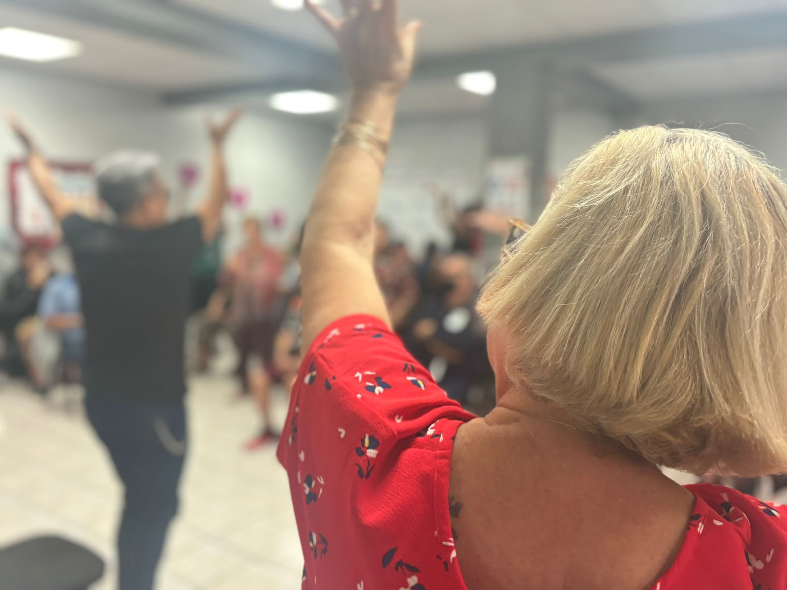 La música latina logra que los pacientes, "no importa la etnia o de dónde viene la persona..." mueva su cerebro de una manera que no lo hace otro tipo de ritmo, según los investigadores.