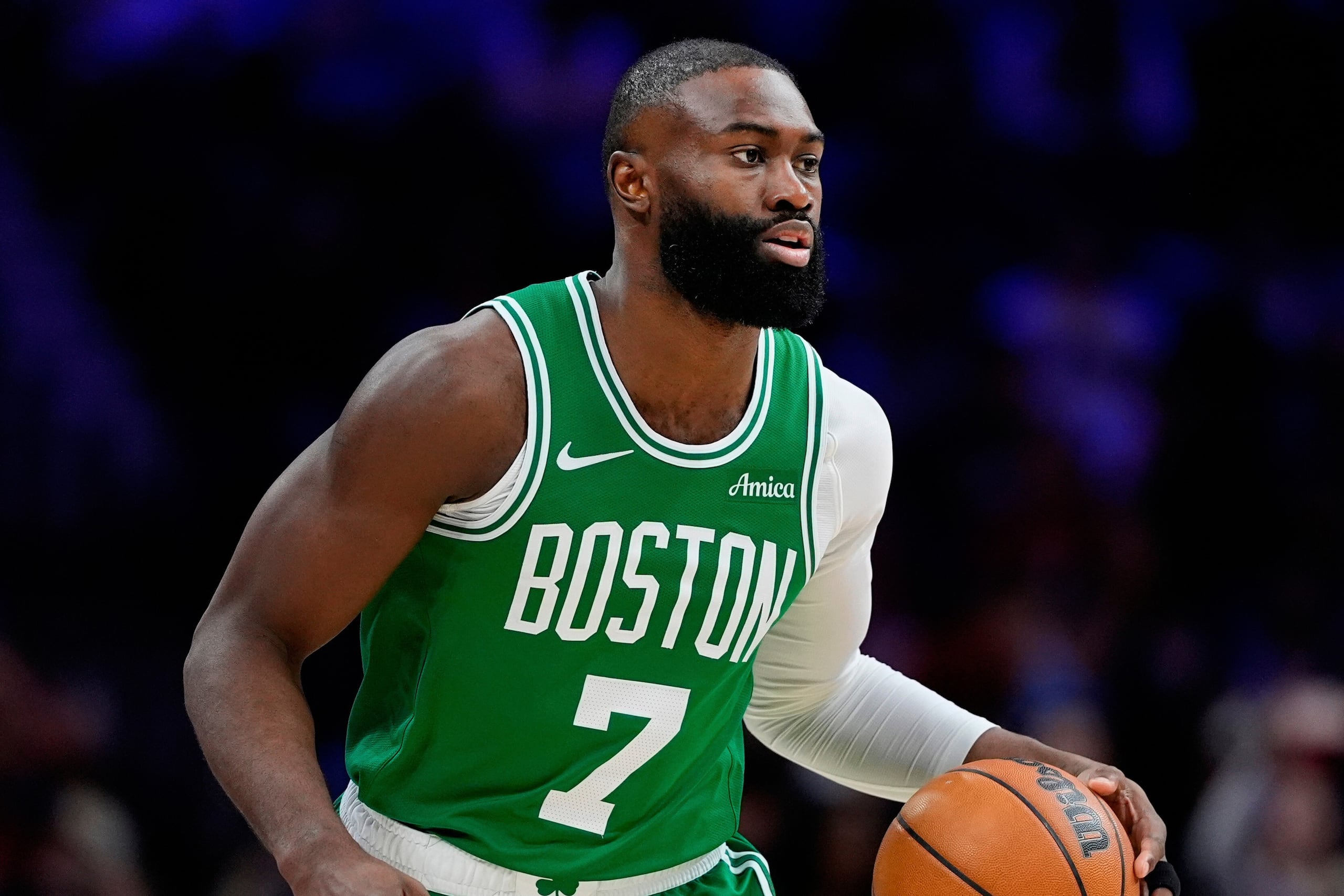 Jaylen Brown en uniforme de los Celtics de Boston durante la pasada temporada de la NBA.