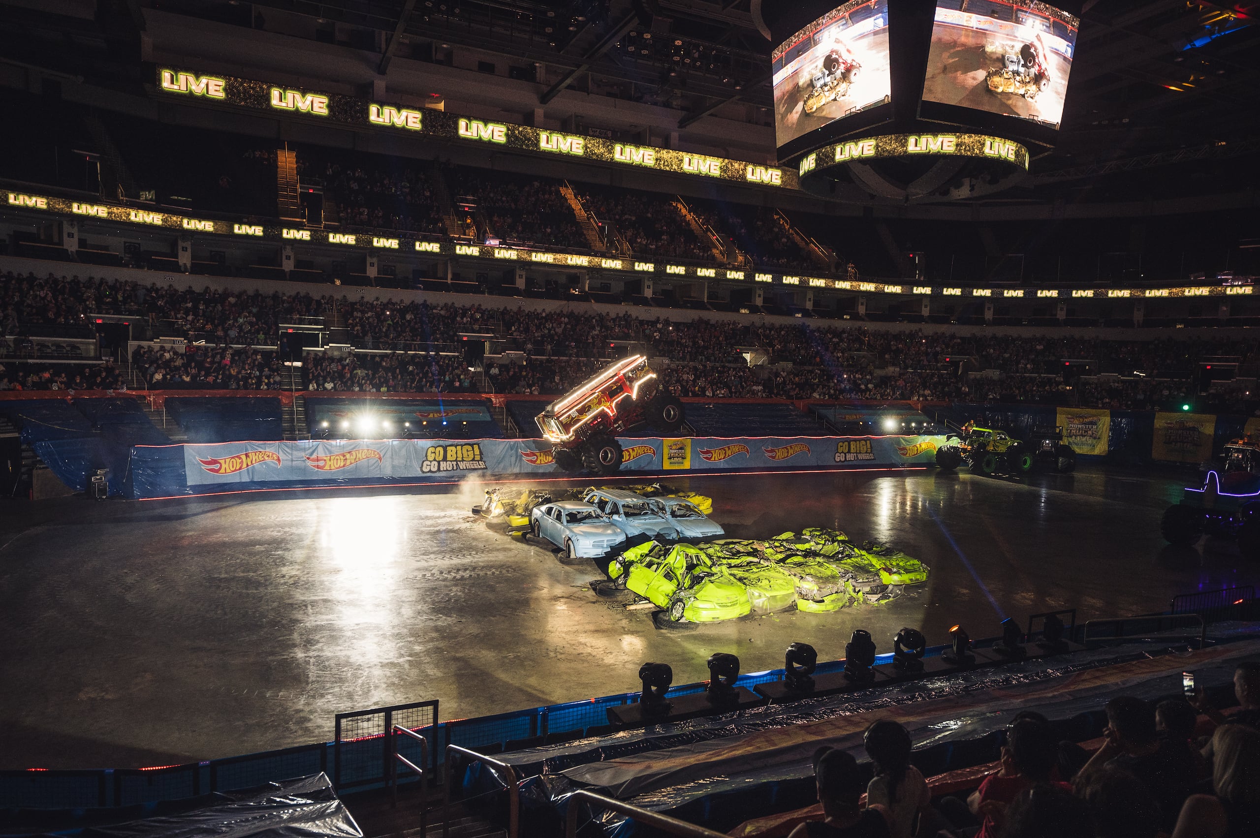 El espectáculo Glow-N-Fire de Hot Wheels Monster Truck Live se presenta este fin de semana en el Coliseo de Puerto Rico.