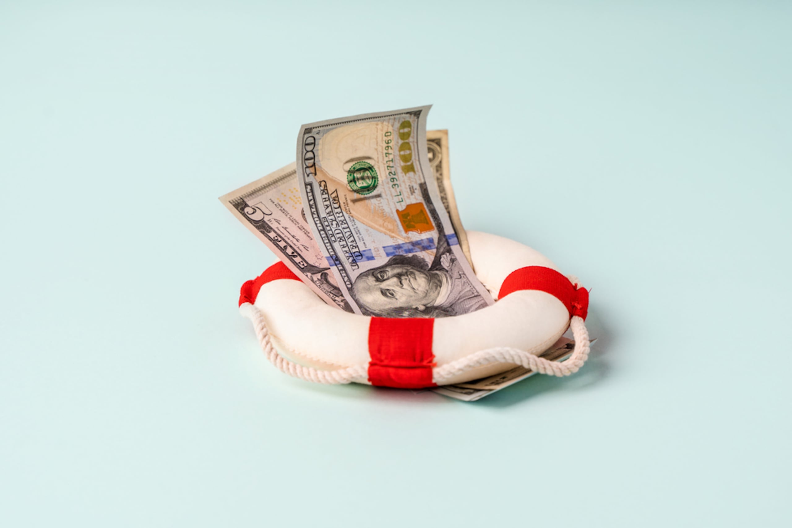 Como parte de los preparativos para la temporada de huracanes, se incluye contar con un fondo de dinero en efectivo que rinda para los gastos durante un mes.