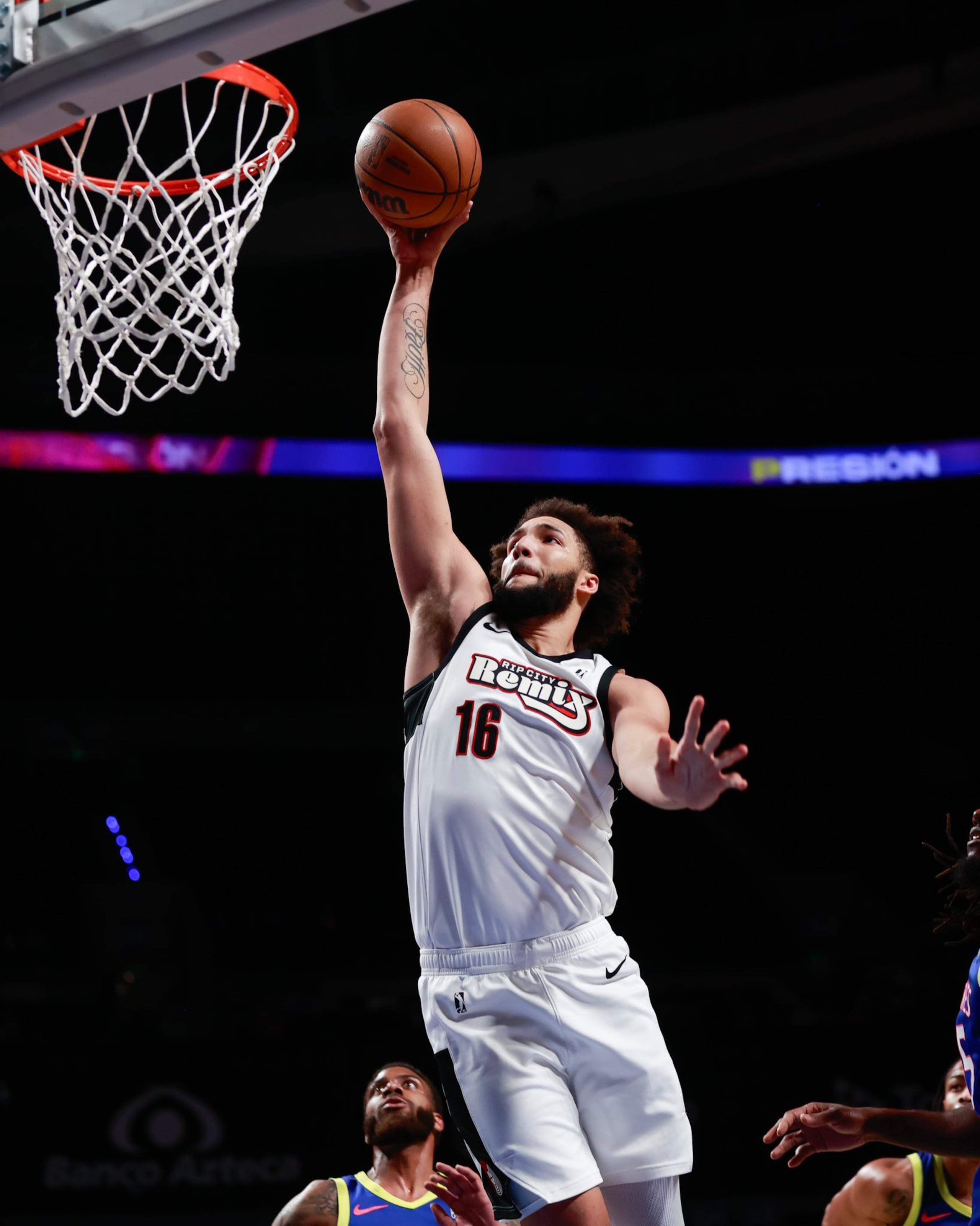 George Conditt IV en uniforme del Remix de Rip City en la NBA G-League.