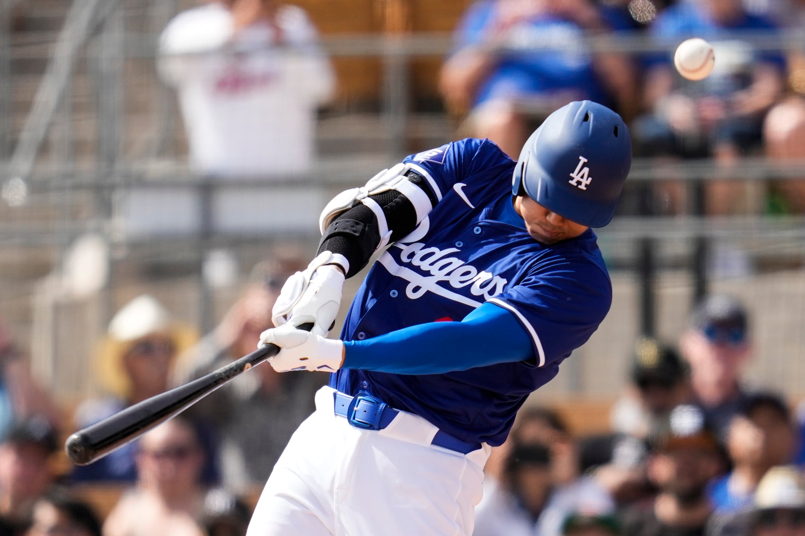 Tres turnos de pretemporada fue todo lo que necesitó Ohtani para disparar su primer jonrón como Dodger.