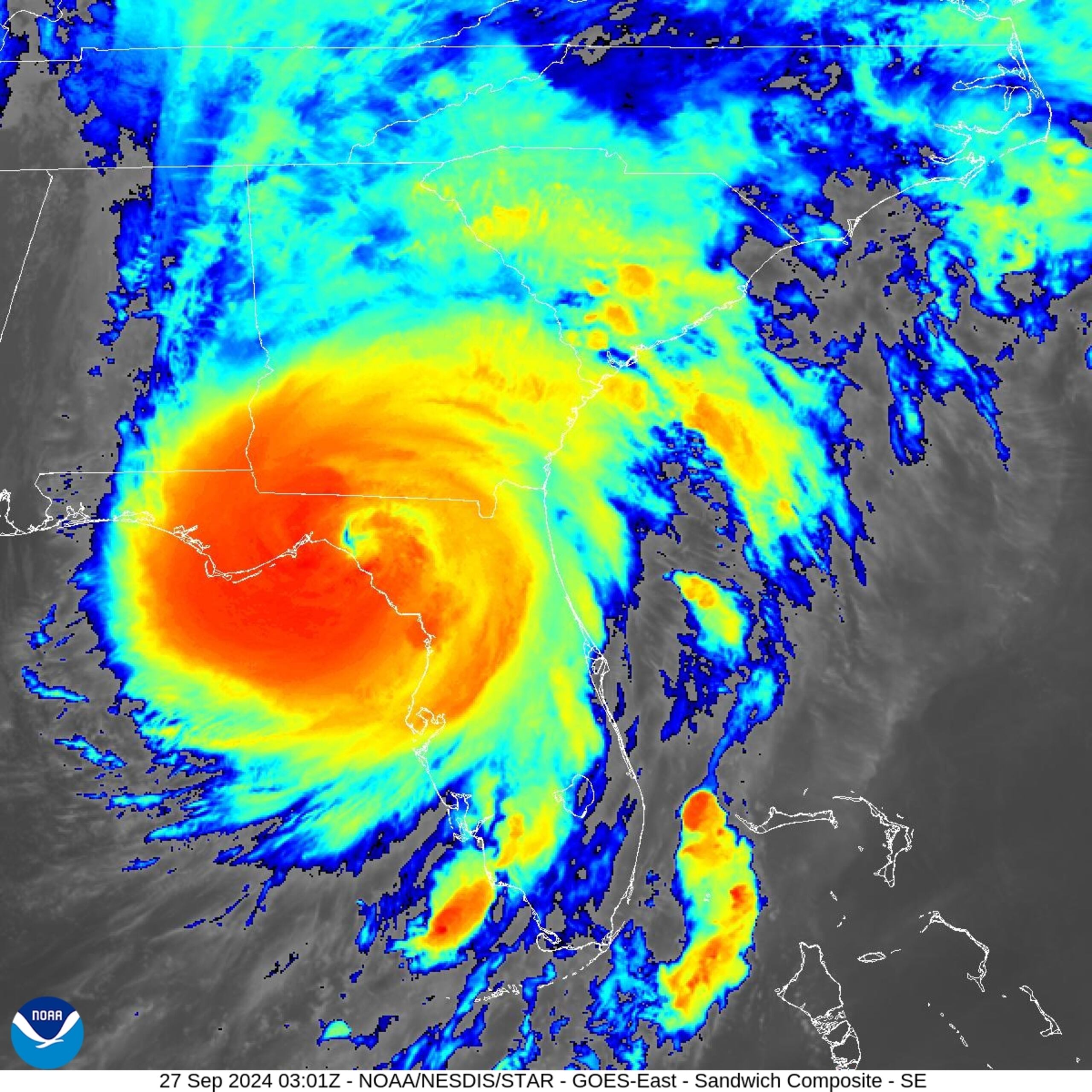 Foto en el espectro infrarrojo del huracán Helene tomada por el satélite GOES-East a las 11:00 p.m. del 26 de septiembre de 2024 mientras tras tocar tierra en la zona noroeste de Florida.
