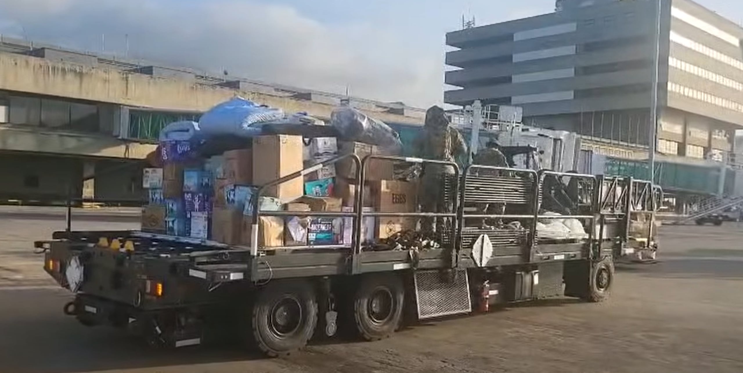 La propuesta del gobierno de Puerto Rico es continuar enviando ayuda en aviones pequeños, para que puedan aterrizar en el aeropuerto de Maiquetía, que queda a 15 minutos de la zona de desastre.