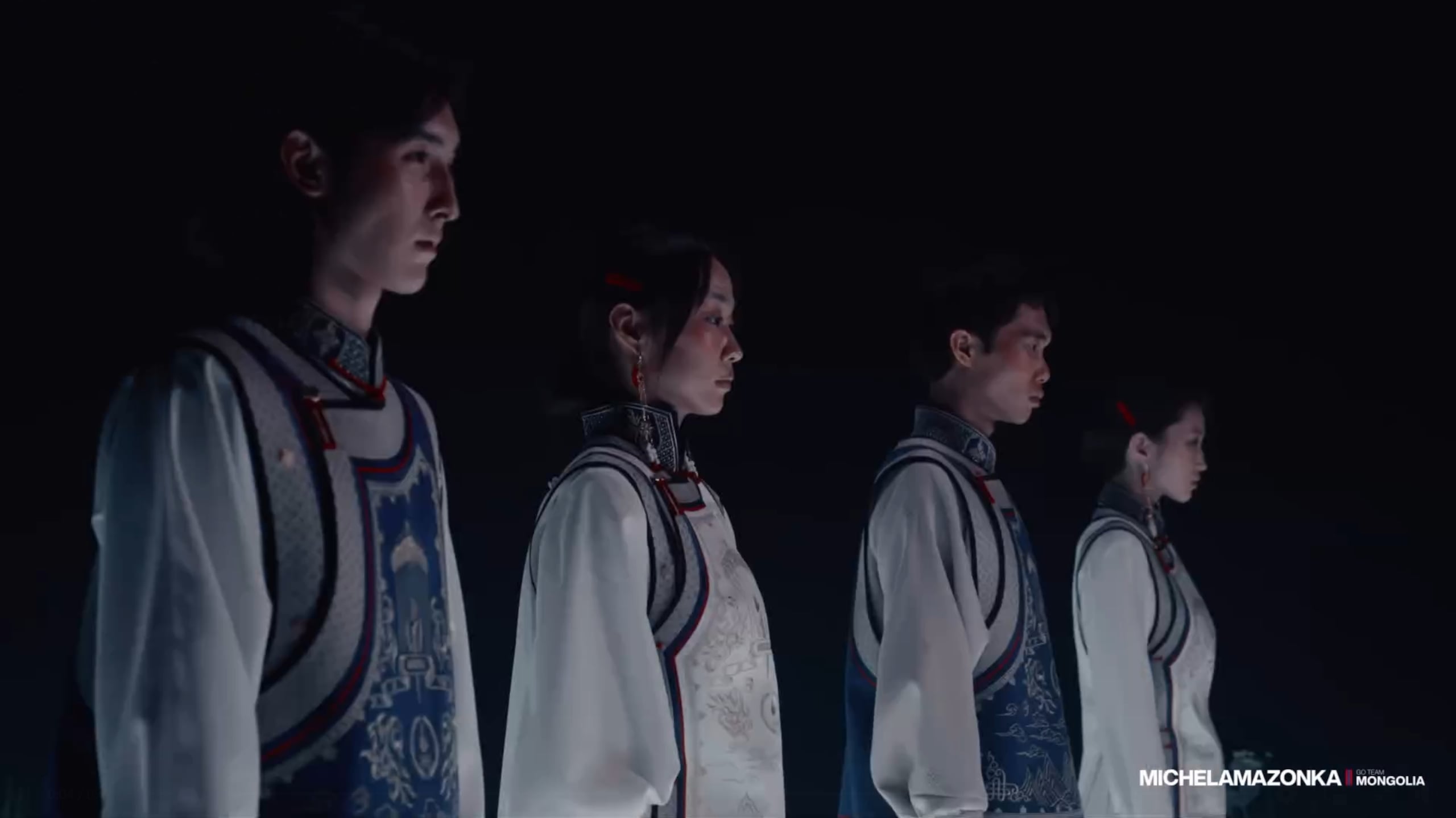 Michel&Amazonka revelaron los diseños que han provocado la sensación al periódico.