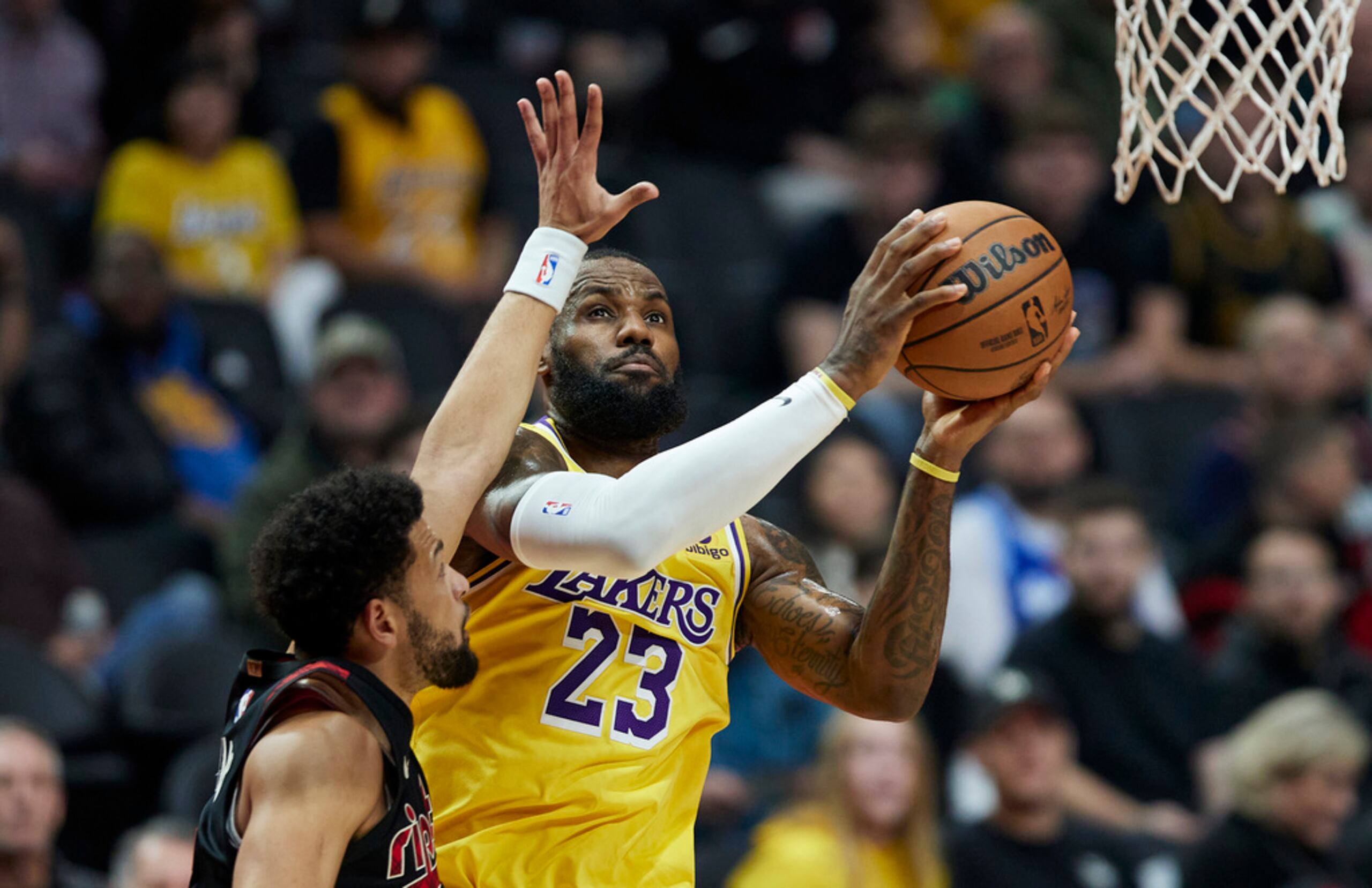 Los Lakers de LeBron James son uno de los equipos aún en contienda en el torneo.
