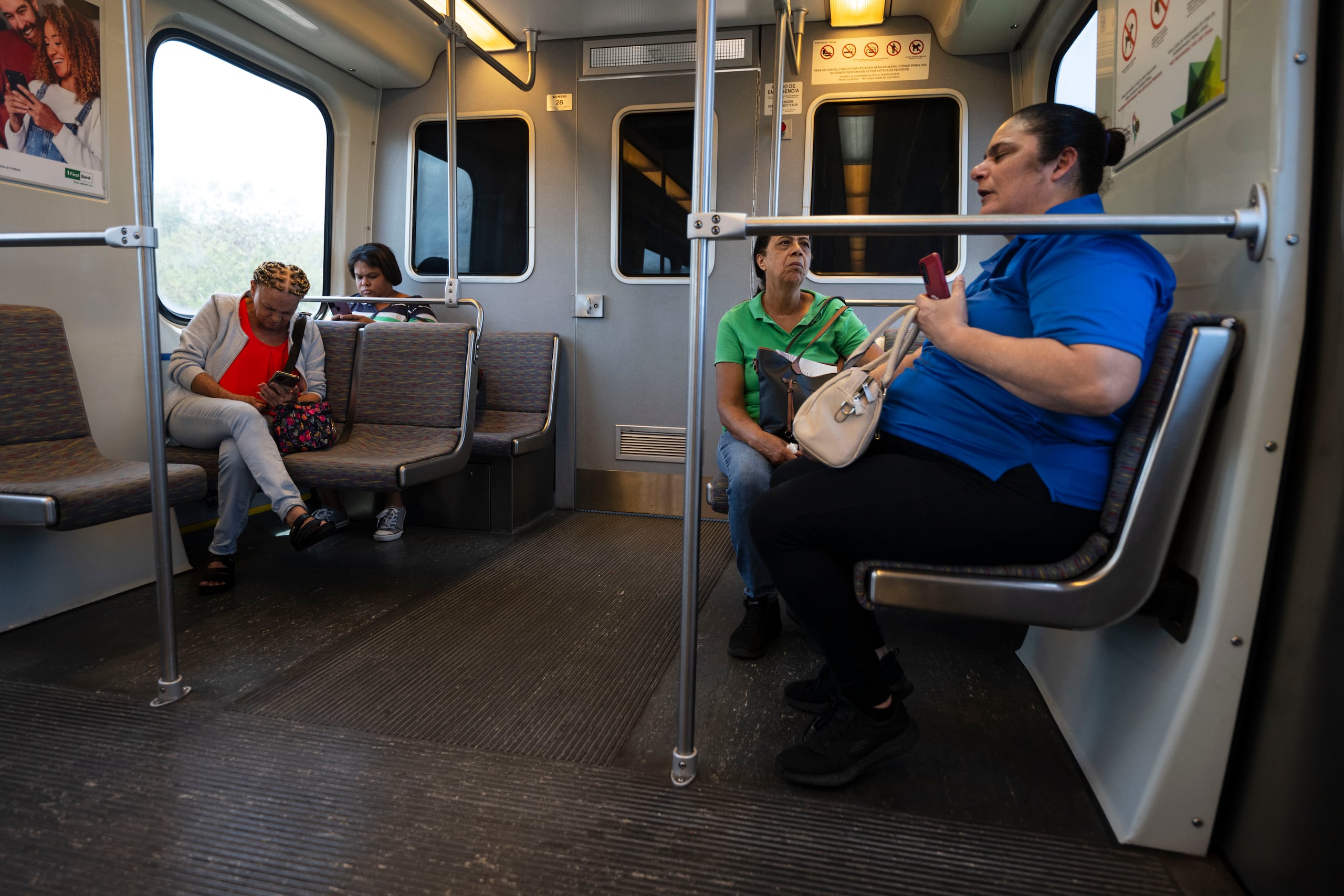 El Tren Urbano consiste de 16 estaciones, que comienzan en Bayamón, conectan con Guaynabo, Río Piedras, Hato Rey y culminan en los predios de Barrio Obrero, Santurce. El sistema comenzó a operar en 2004.