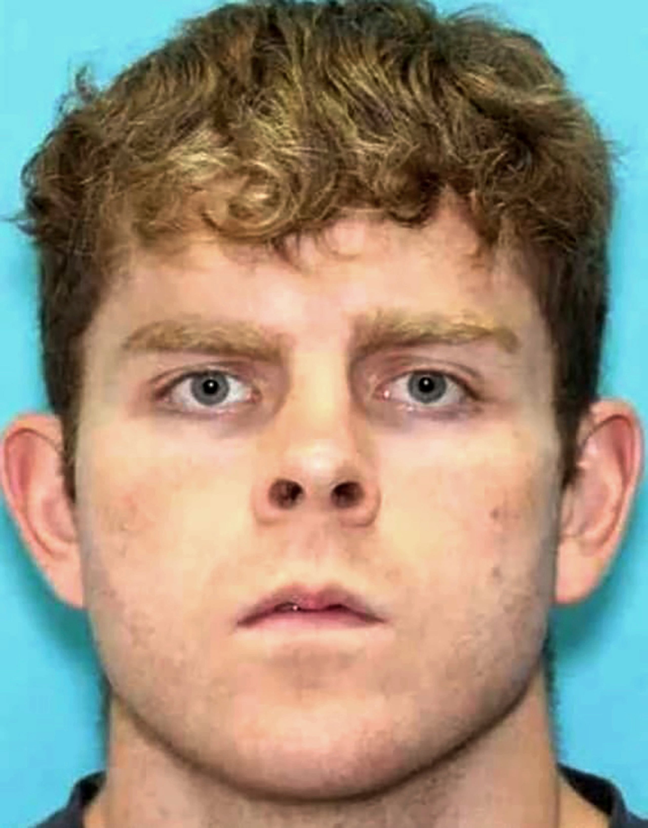 La Policía Estatal arrestó a Andrew James McGann en una barbería en Springdale.