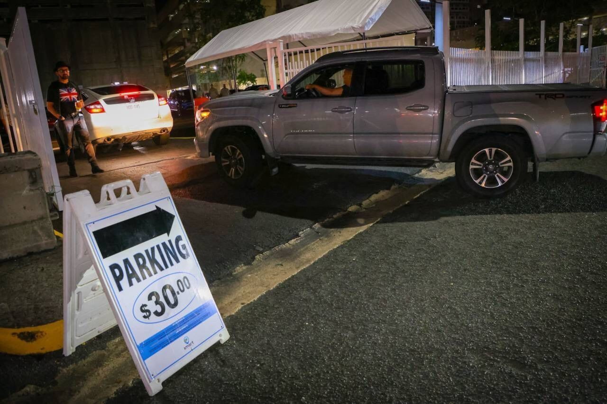 La secretaria del DACO, Valerie Rodríguez Erazo indicó que de los 11 estacionamientos visitados durante el operativo, solo el Multipisos aledaño al Choliseo se hallaba en cumplimiento.