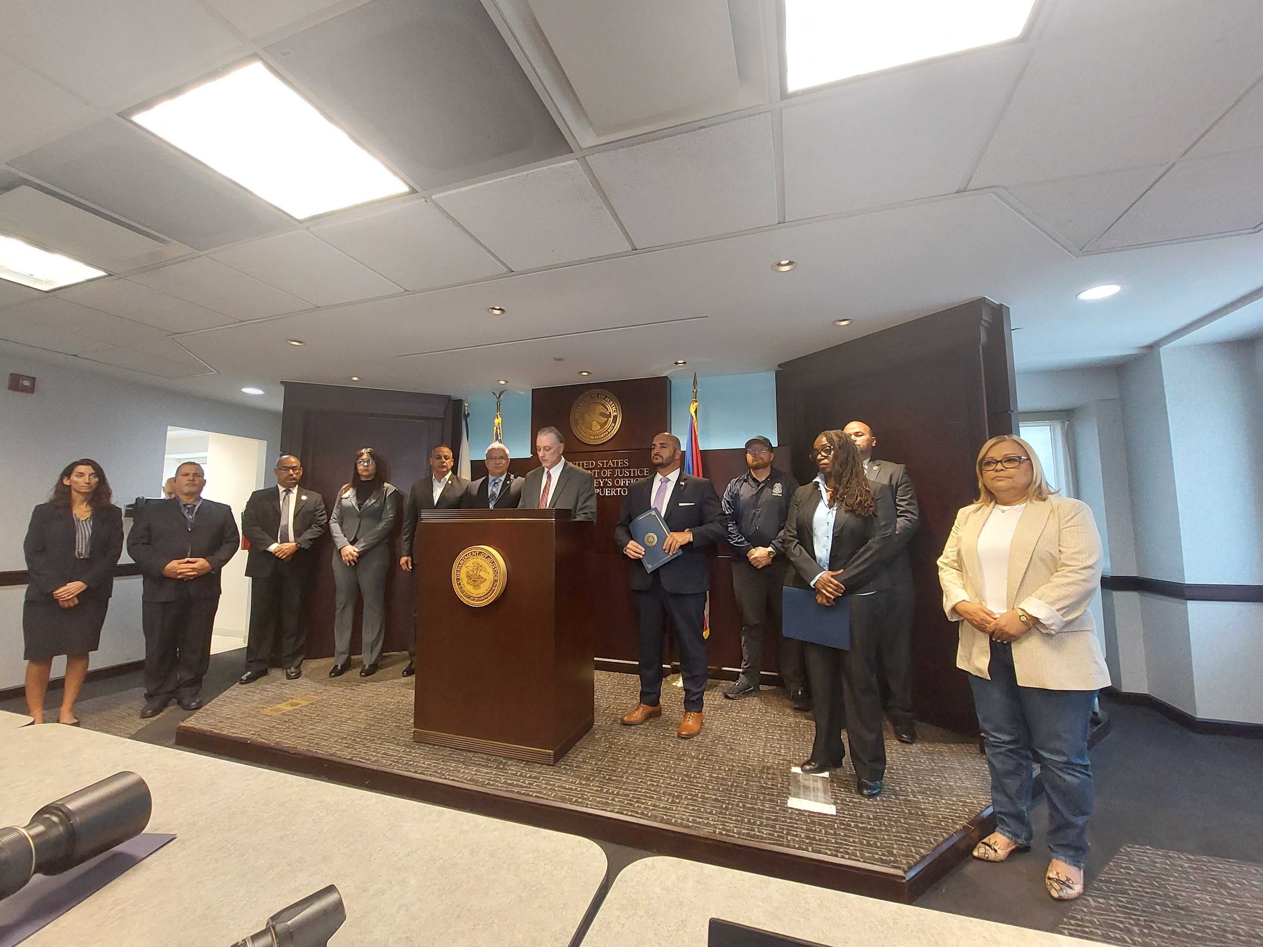 Conferencia de prensa del FBI