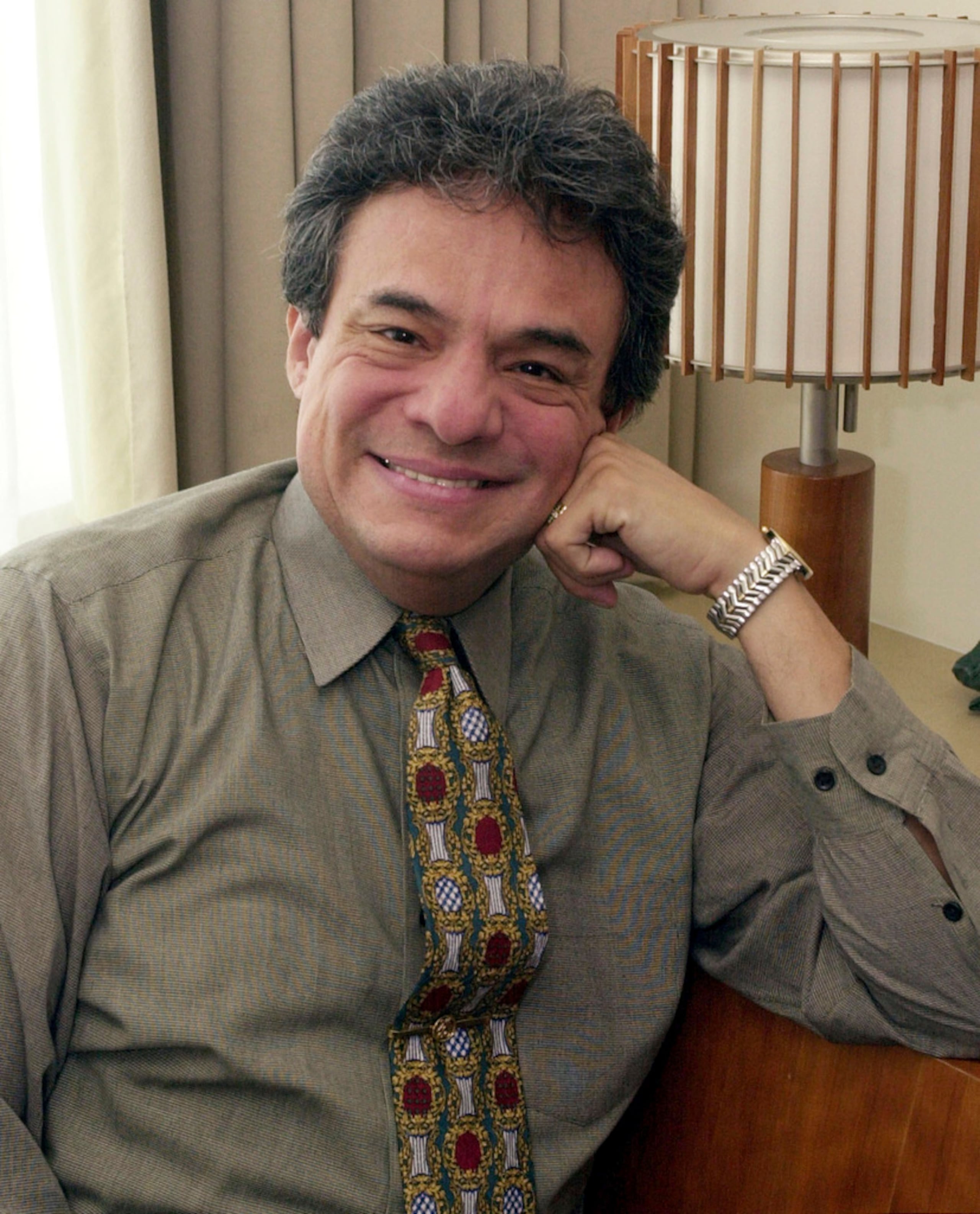 El cantante mexicano José José es fotografiado durante una entrevista en Nueva York, el 25 de julio de 2002.