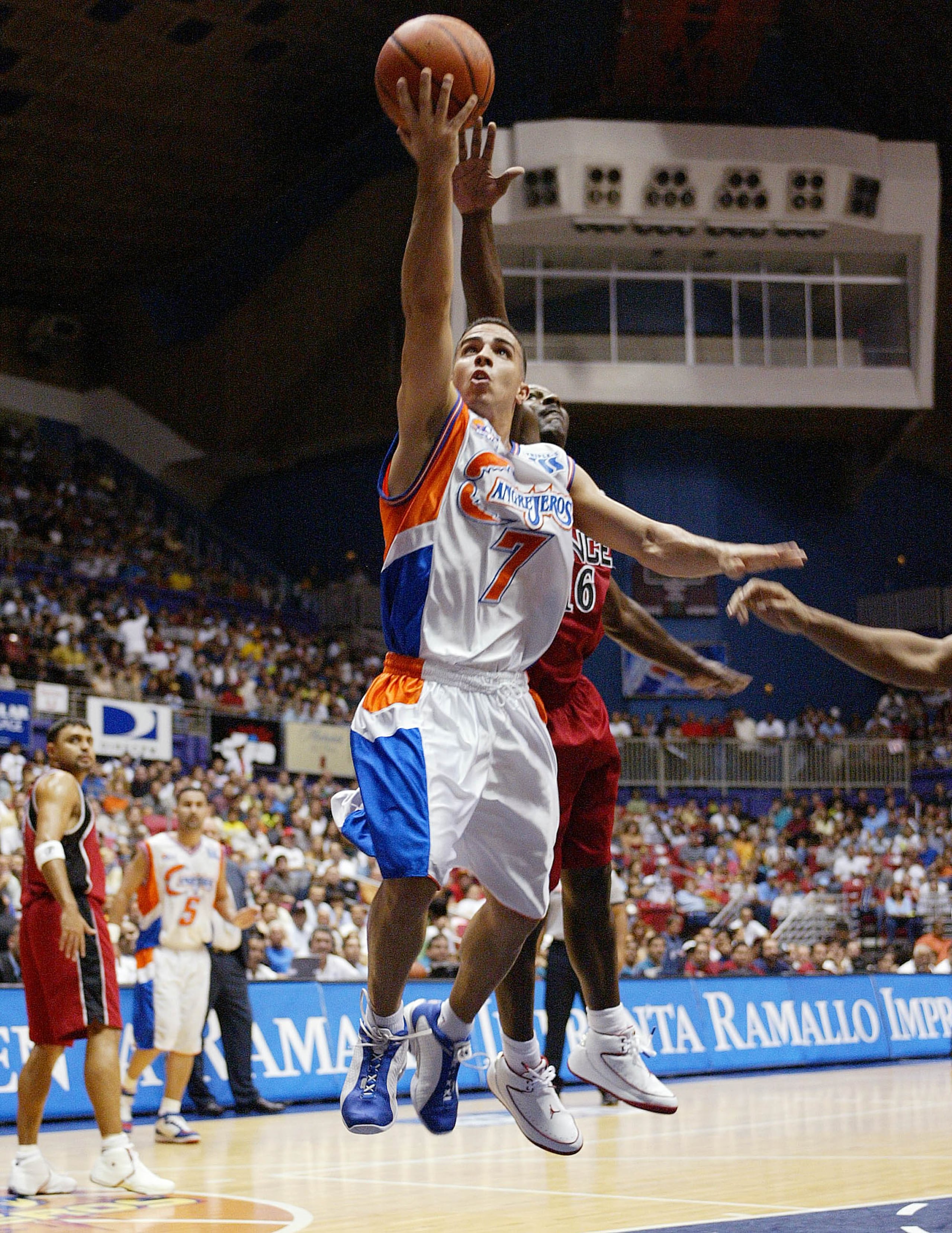 Arroyo en un partido final entre Santurce y Ponce.