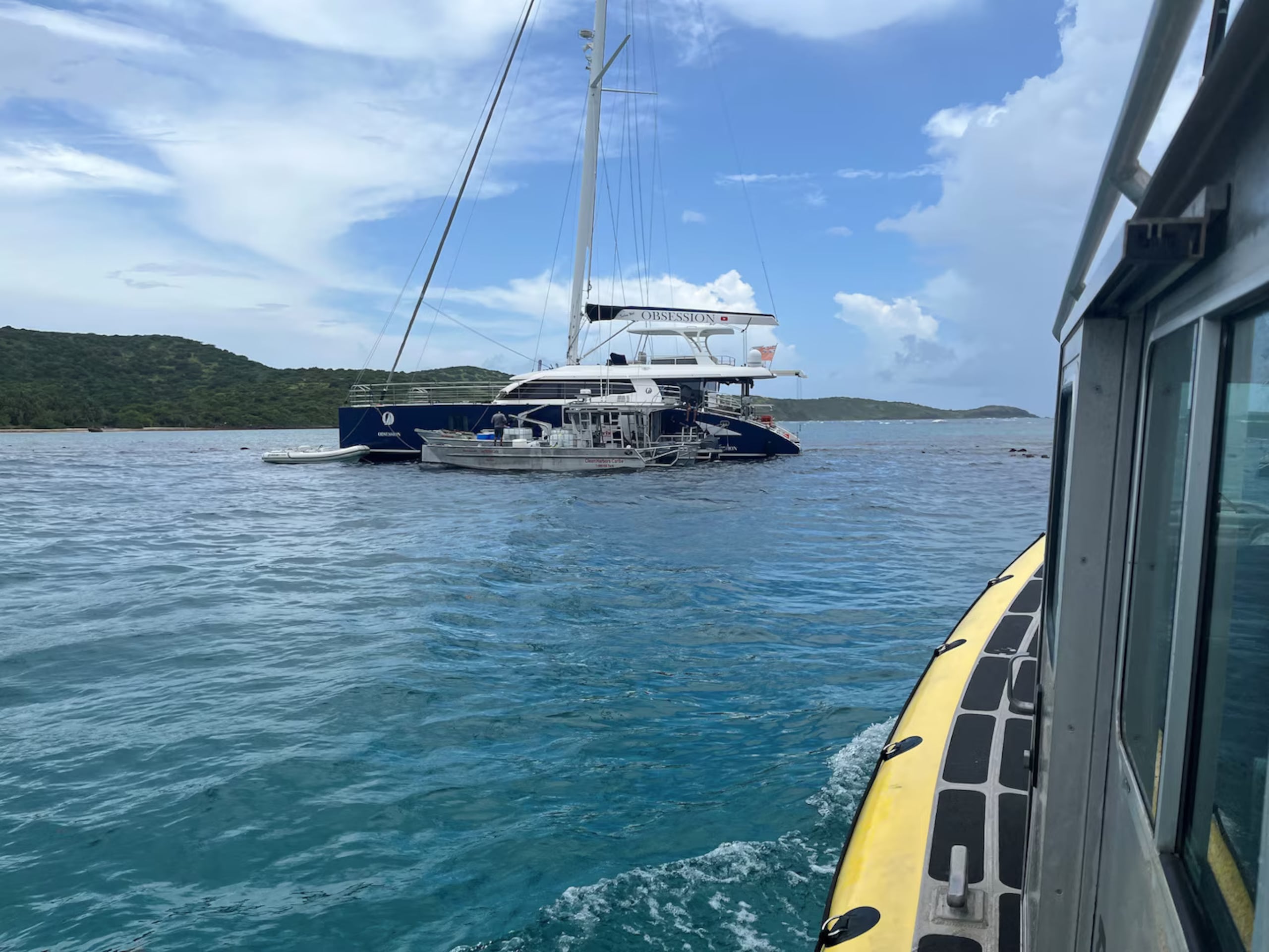 El barco Obsession viajaba con cuatro personas a bordo, desde Puerto Rico a las Islas Vírgenes Británicas, cuando encalló el 21 de julio durante una escala en Culebra.