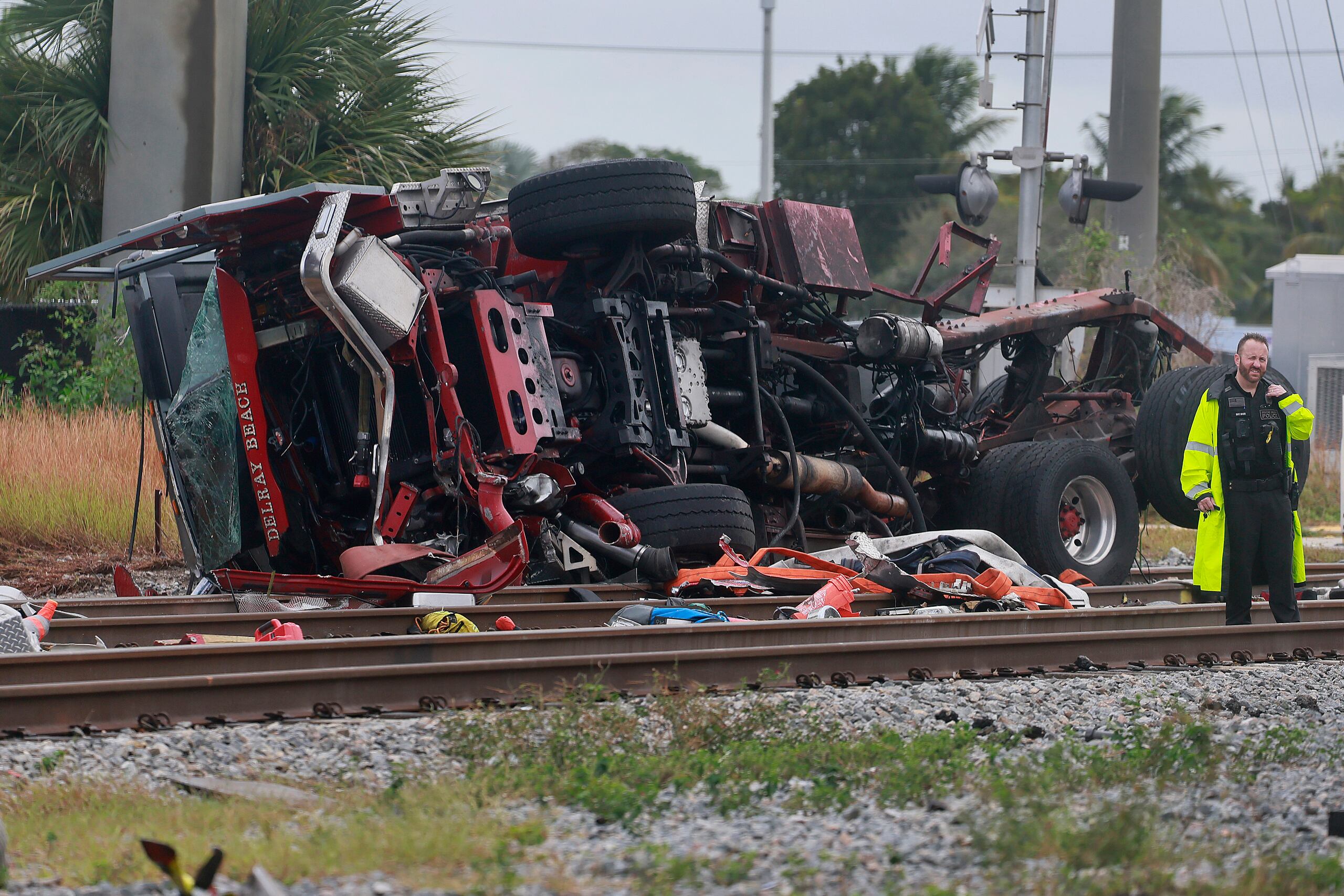 Según la policía, al menos otros 10 pasajeros viajaban a bordo del tranvía en el momento del accidente y, al parecer, todos sufrieron heridas leves.