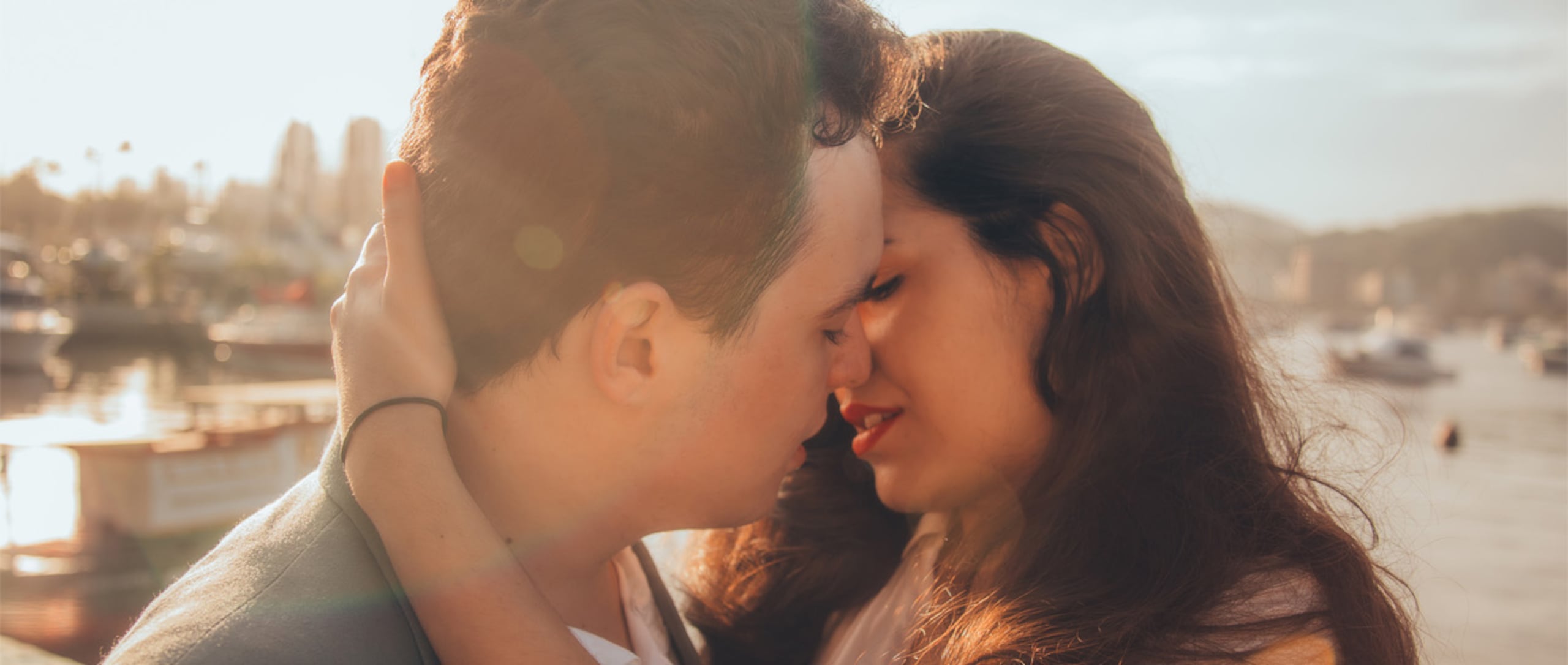 Besar, especialmente a la pareja, es el mejor antídoto contra el desánimo y una excelente manera de mejorar la salud integral.(henri meilhac / Unsplash)
